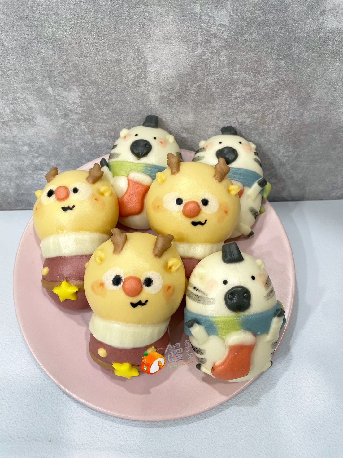 「耶誕組合」鮮奶饅頭 ，一組6入、兩款各3顆