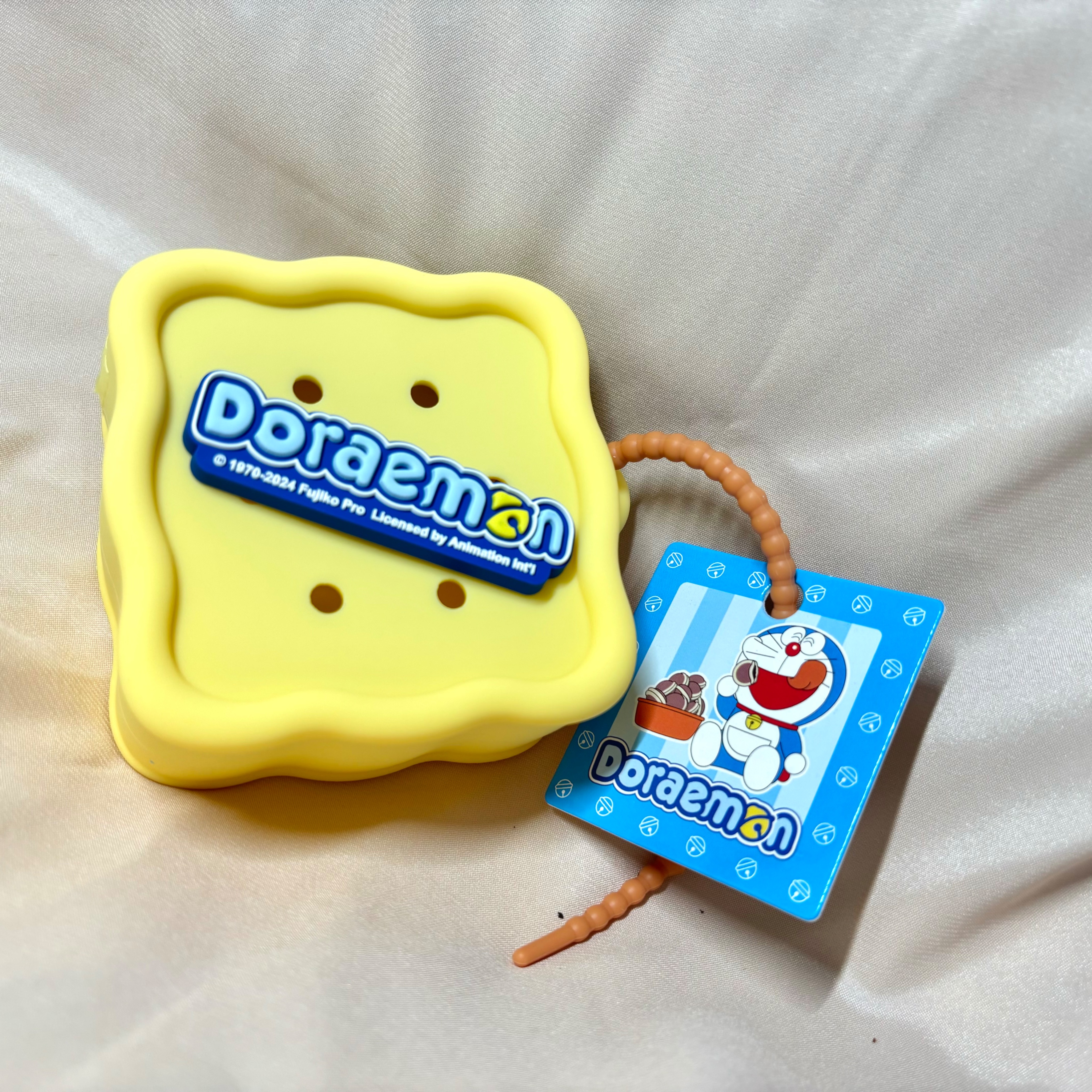 正版 多啦ㄟ夢 矽膠包 背面有銅鑼燒