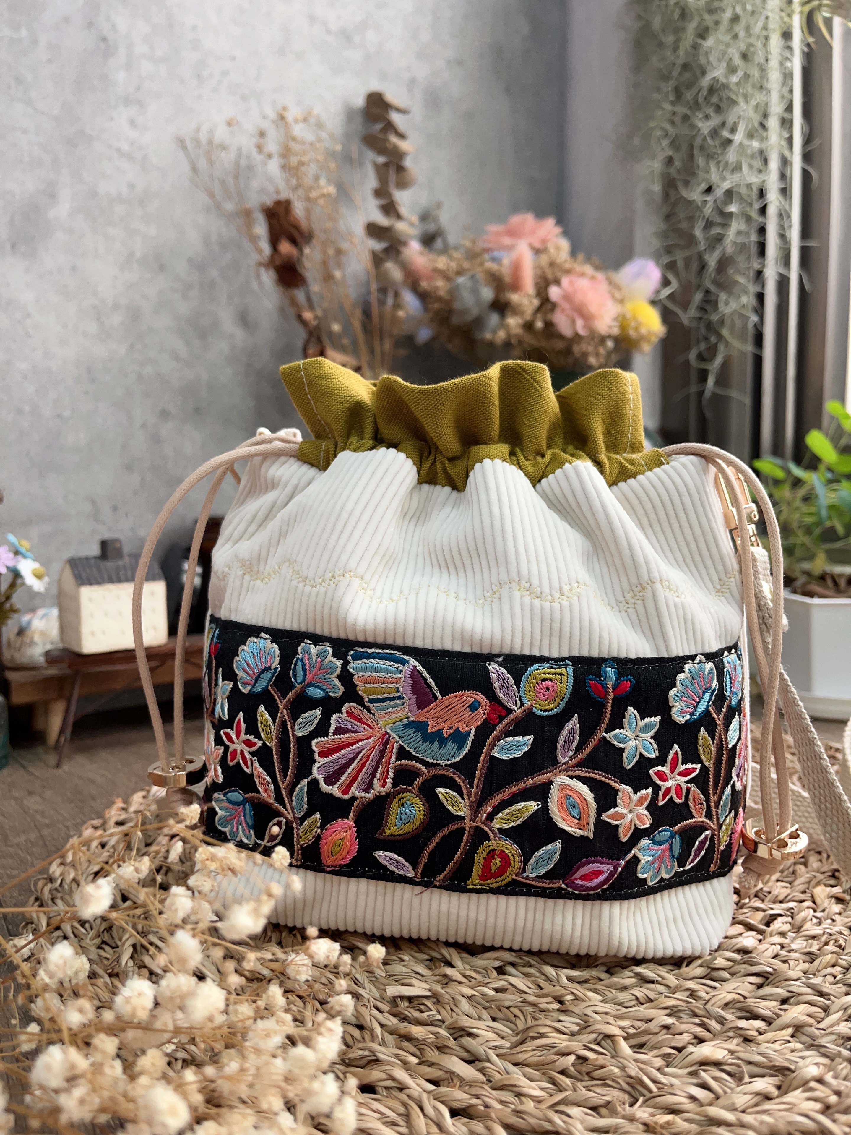 刺繡束口包-鳥兒