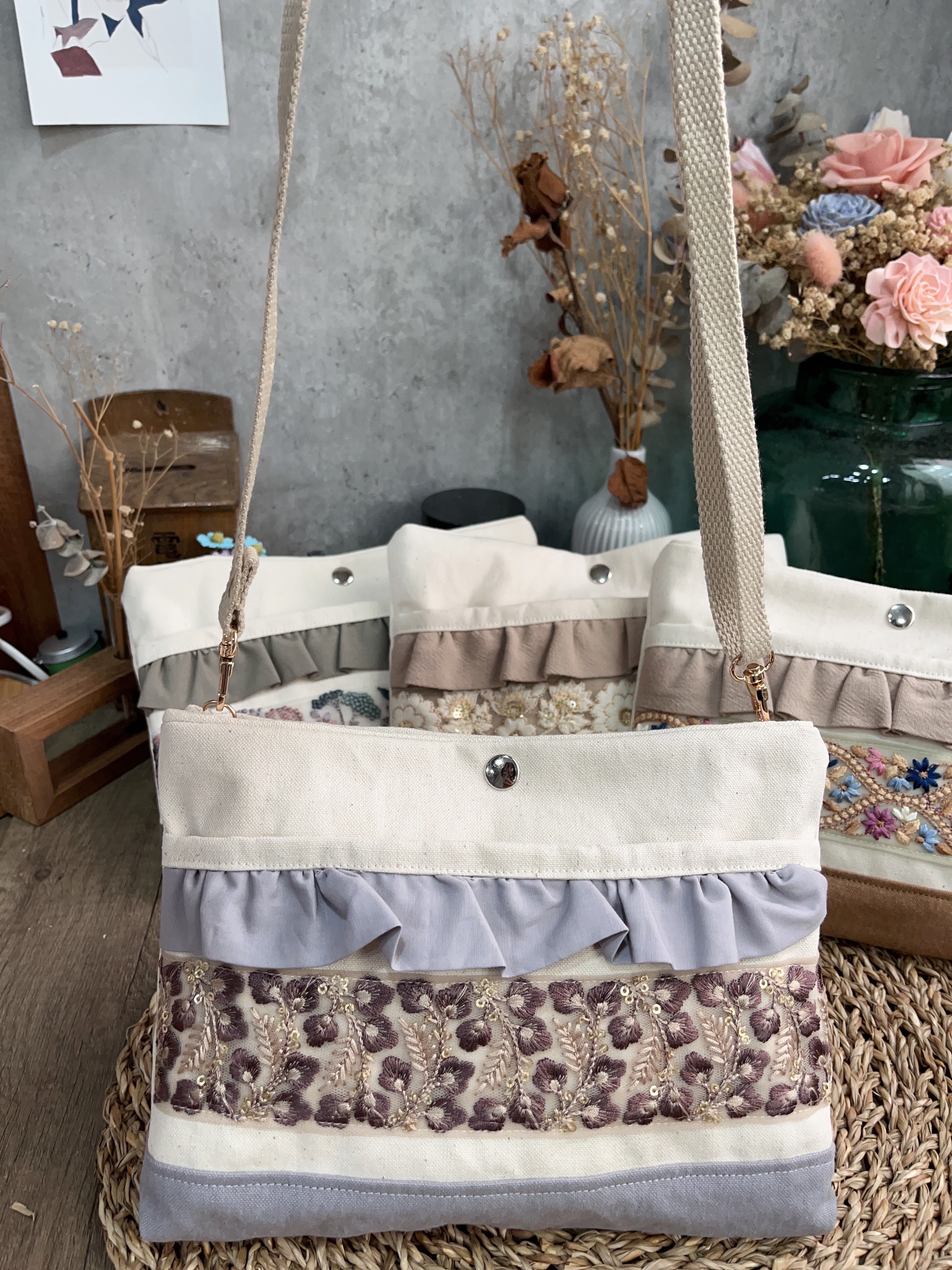 加大刺繡荷葉信封包-紫