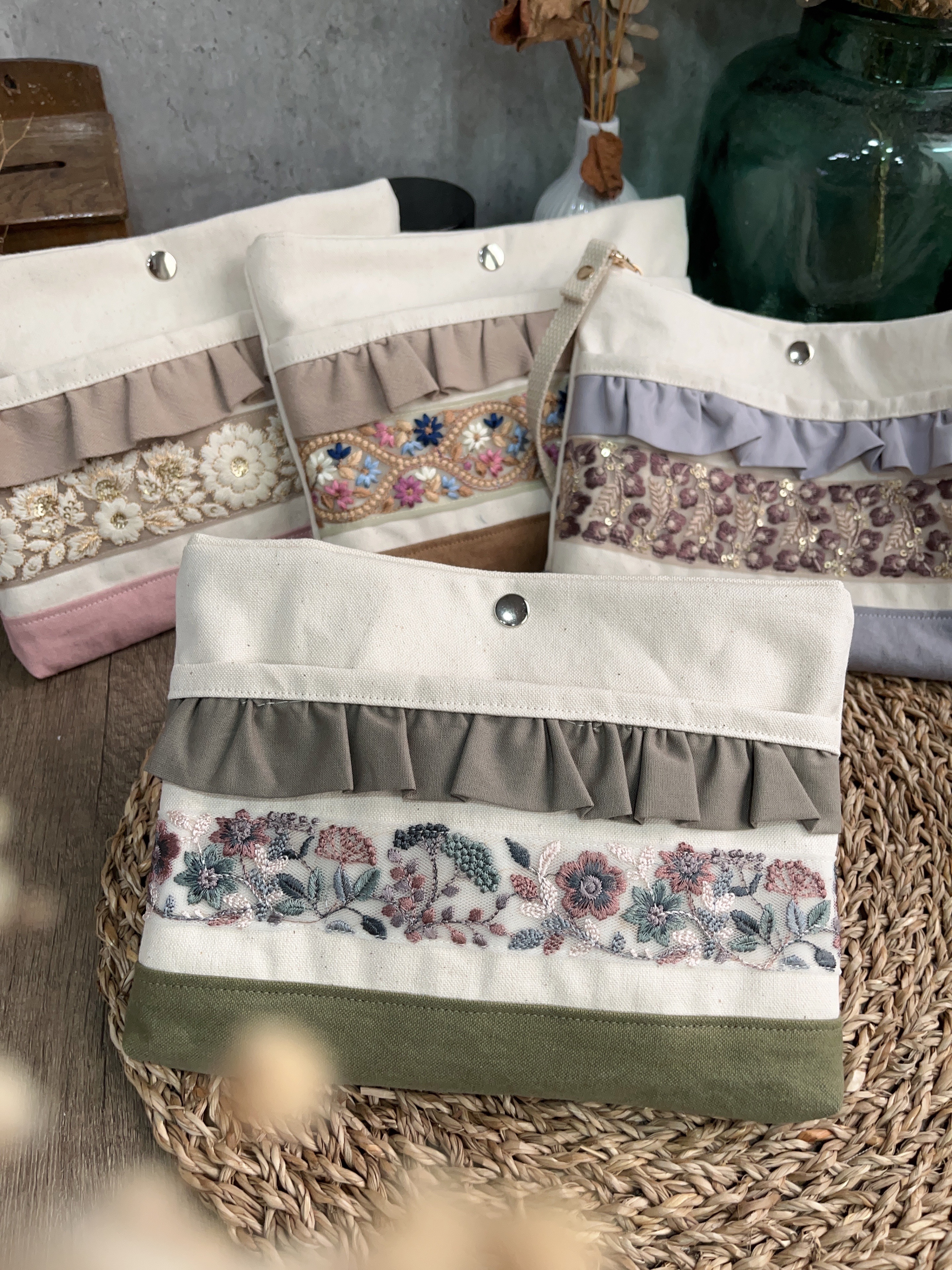 加大刺繡荷葉信封包-綠綠