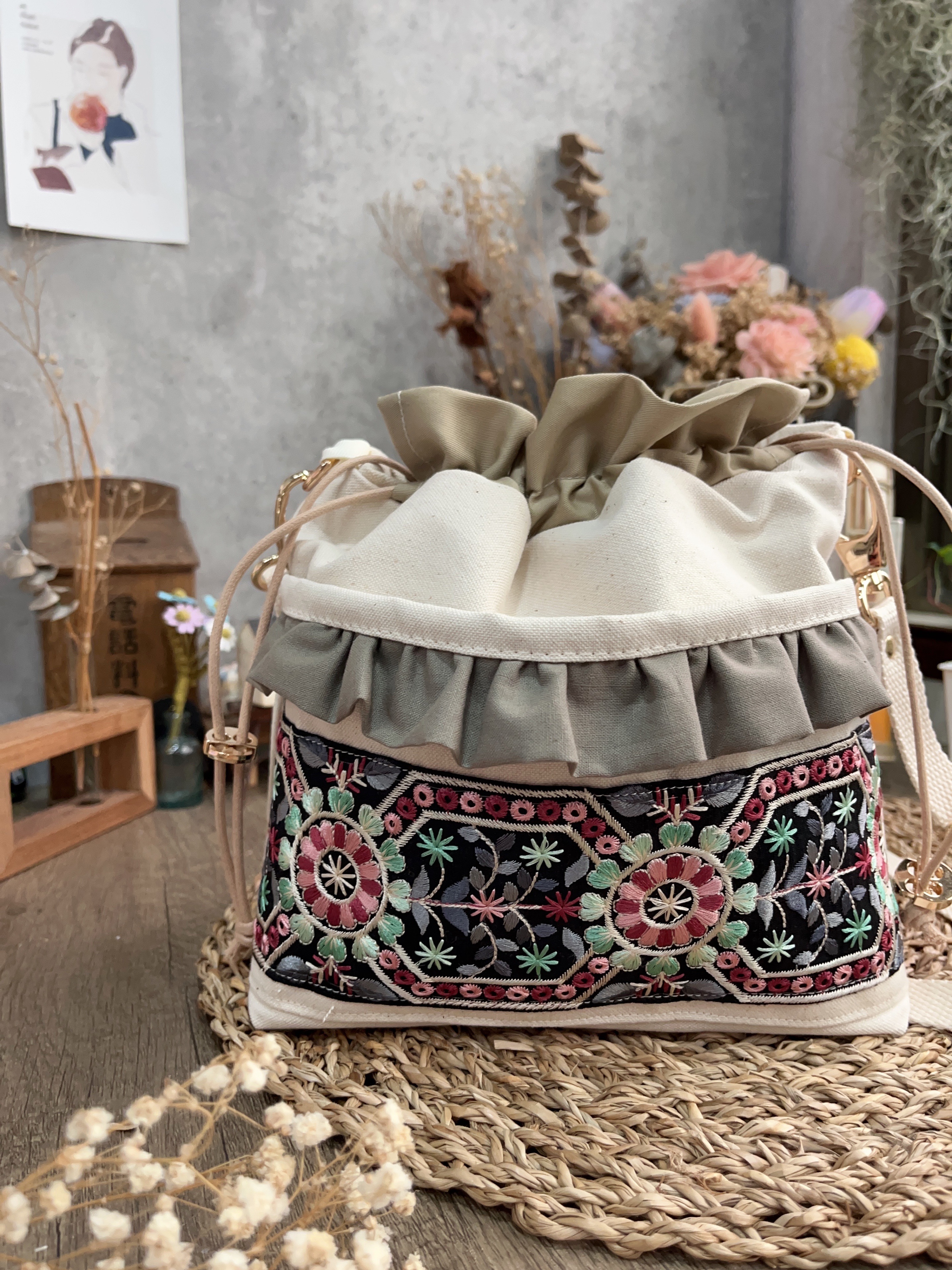 刺繡荷葉束口包-大綠