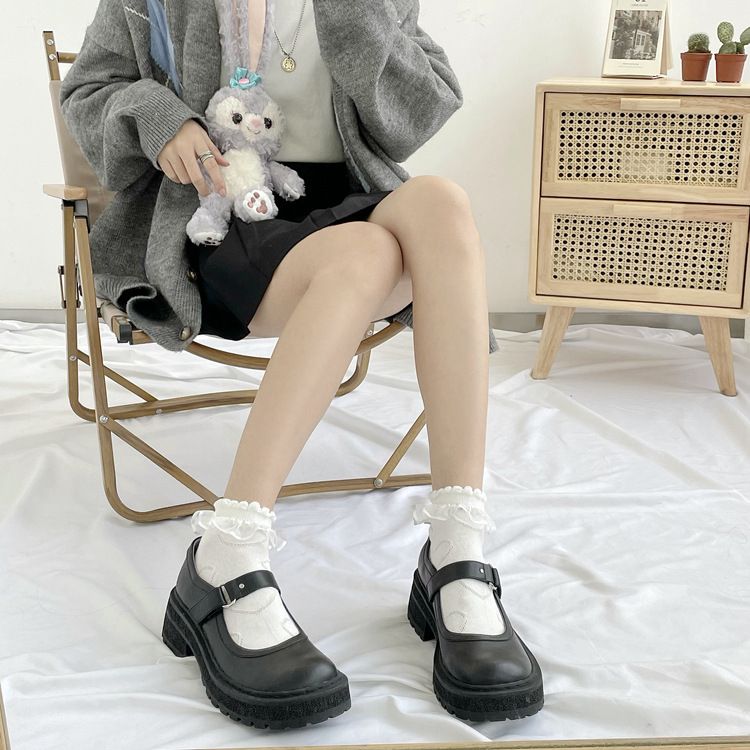 愛心壓紋花邊蕾絲短襪