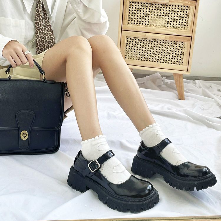 愛心壓紋花邊短襪