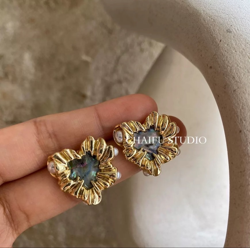 巴洛克宮廷風｜奢華褶皺桃心珍珠耳環