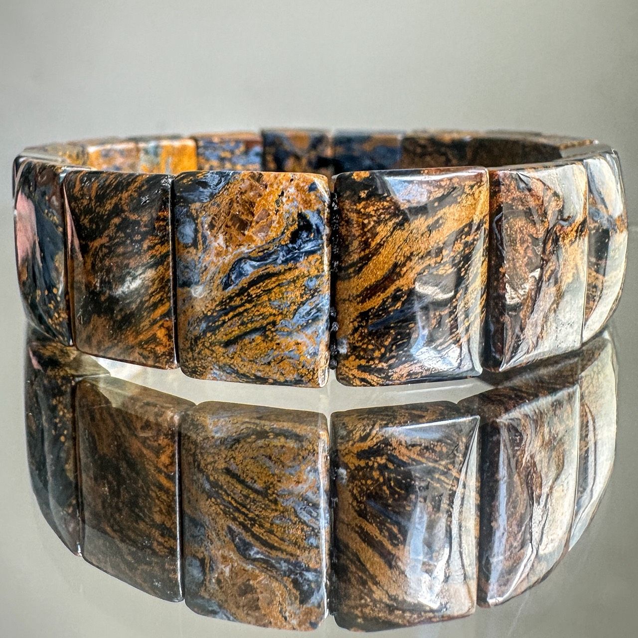 敦煌油畫「彼得石Pietersite」  一面一幅畫，一支獨秀