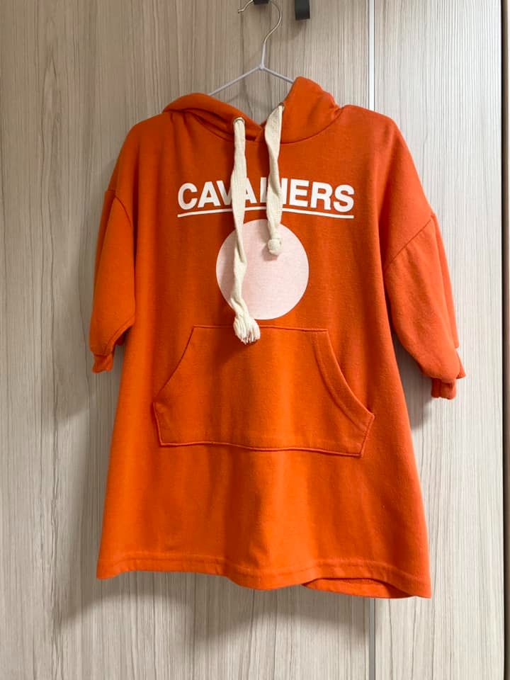 韓國 二手連帽橘色長版上衣無刷毛（建議85-95）