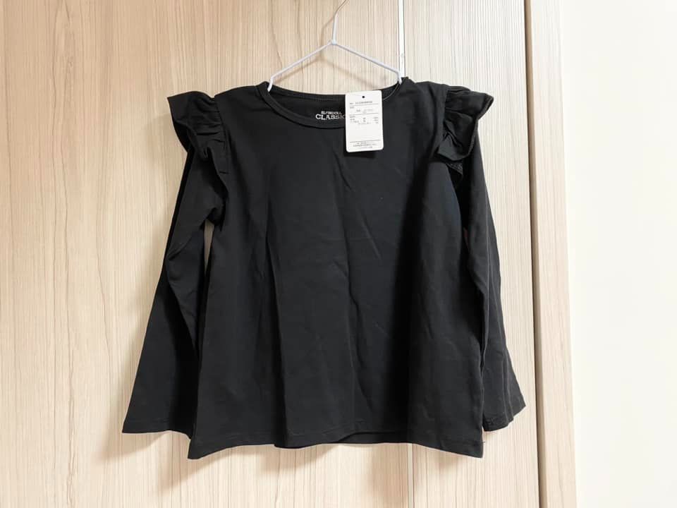 日牌 全新黑色百搭袖子有巧思薄長袖  尺寸100