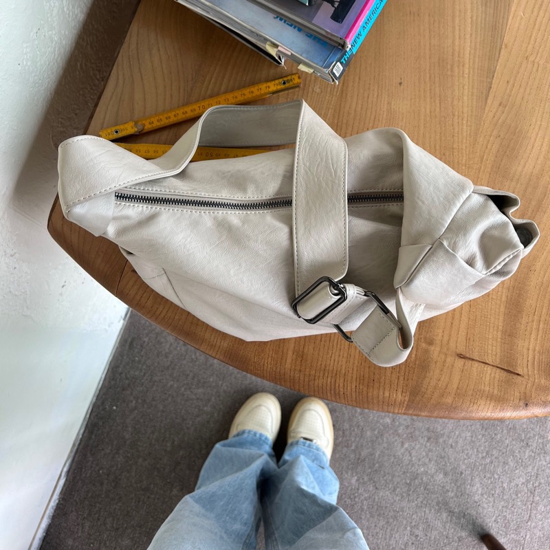 Lazystore  All you wanted 大容量皮質側背包 4 colors