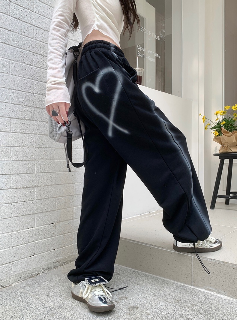 Lazystore 愛在背後往前推 噴漆感棉褲 2 color