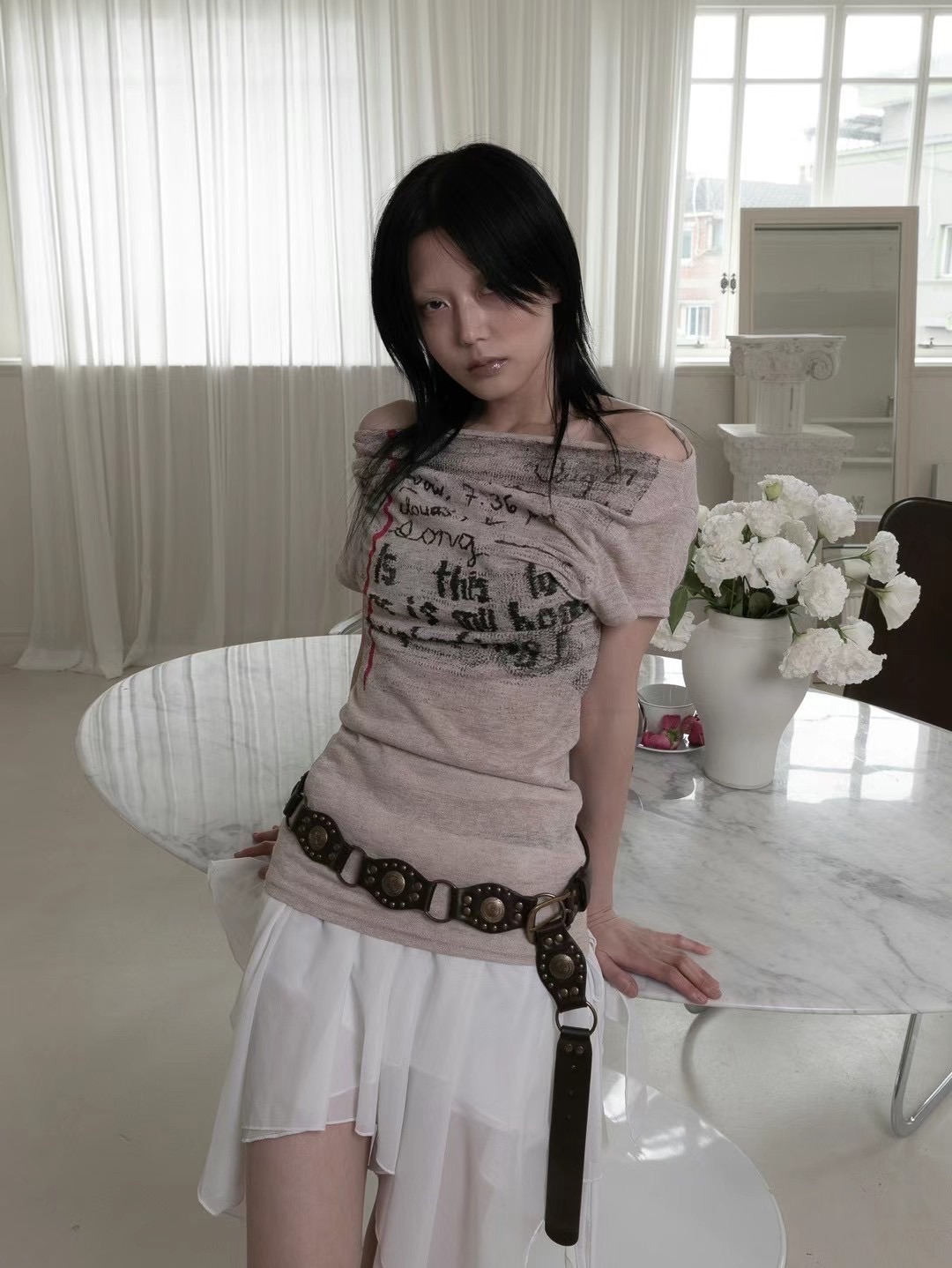 🇰🇷 塗鴉設計感一字領 平口上衣