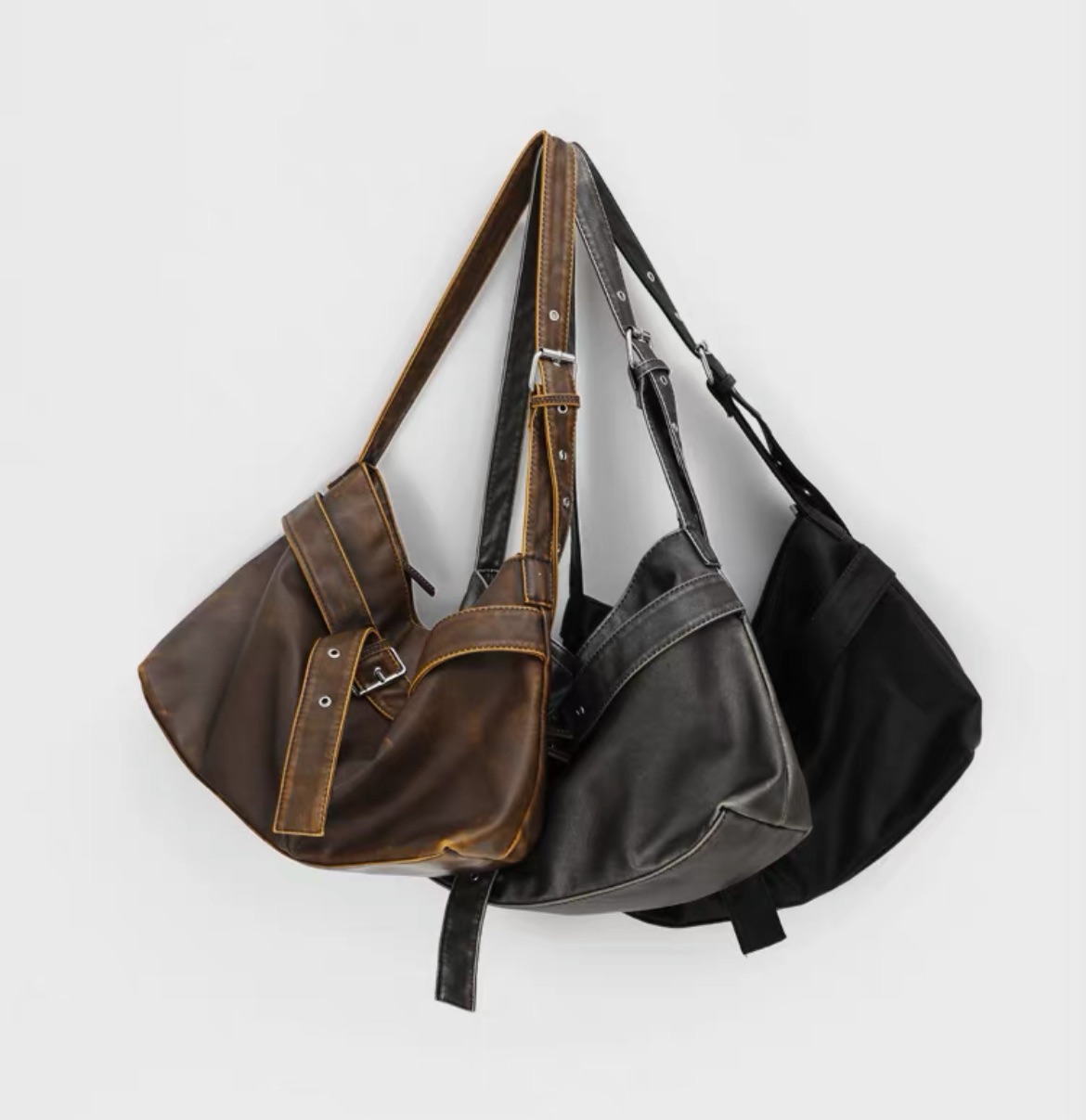 Lazystore 刷舊感大容量流浪包 可斜背/肩背