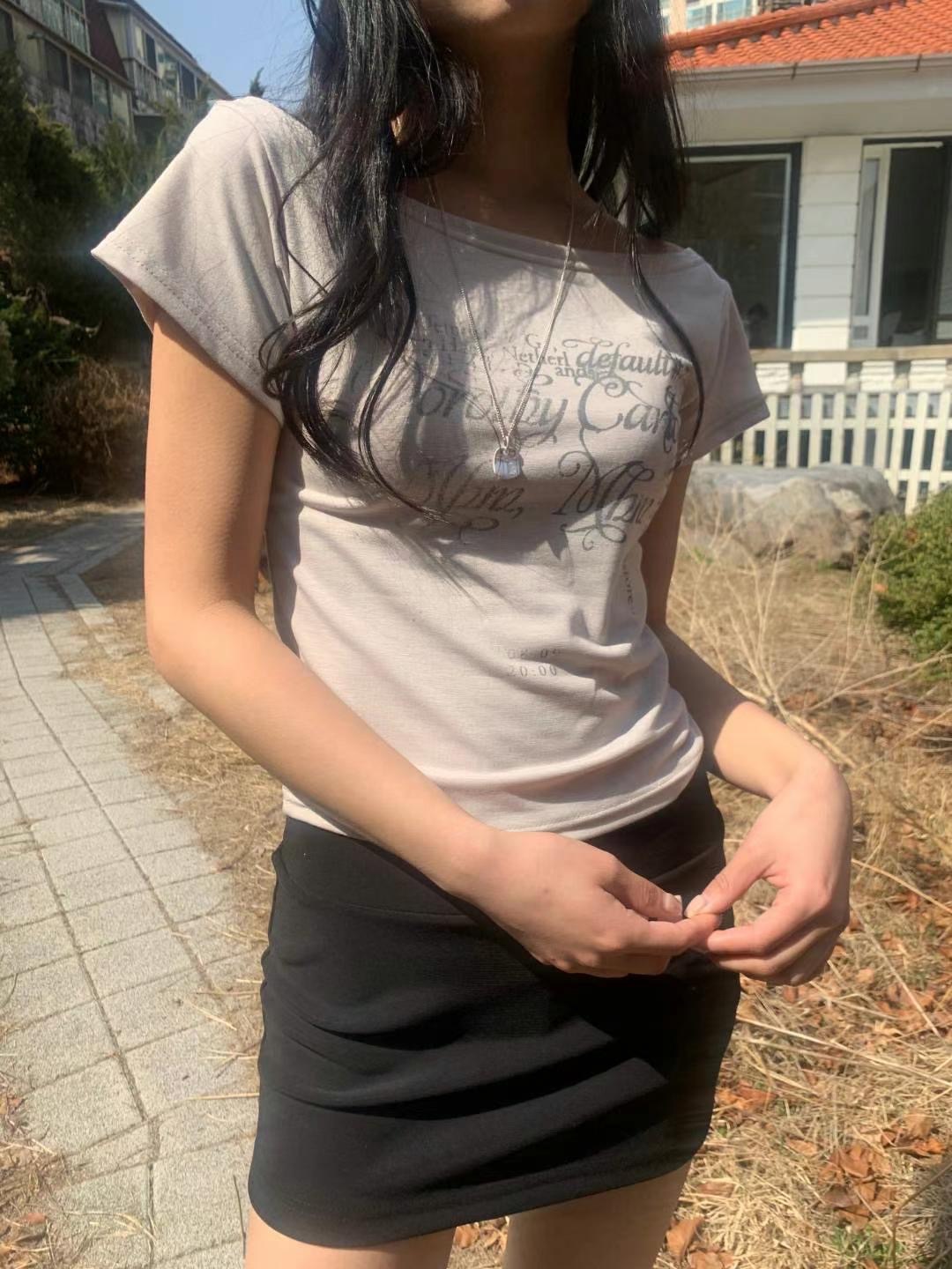 LAZYSTORE 🇰🇷寬領彈性英文T 短袖