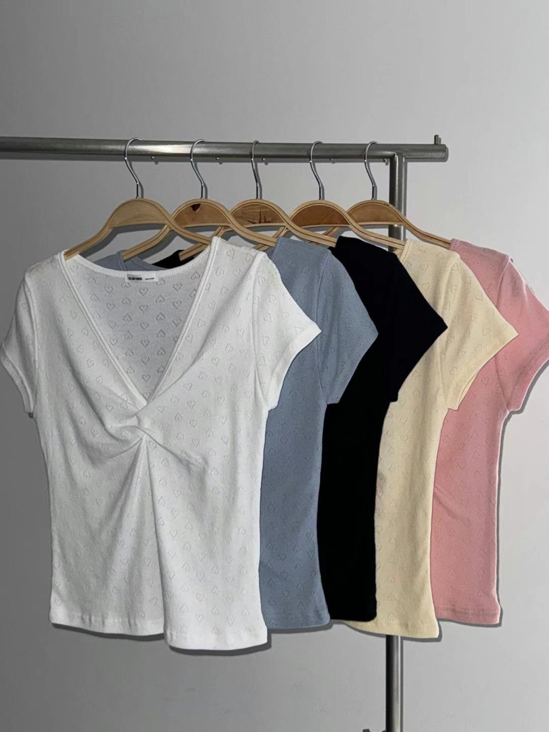 Lazystore 🇰🇷愛心V領扭結短袖