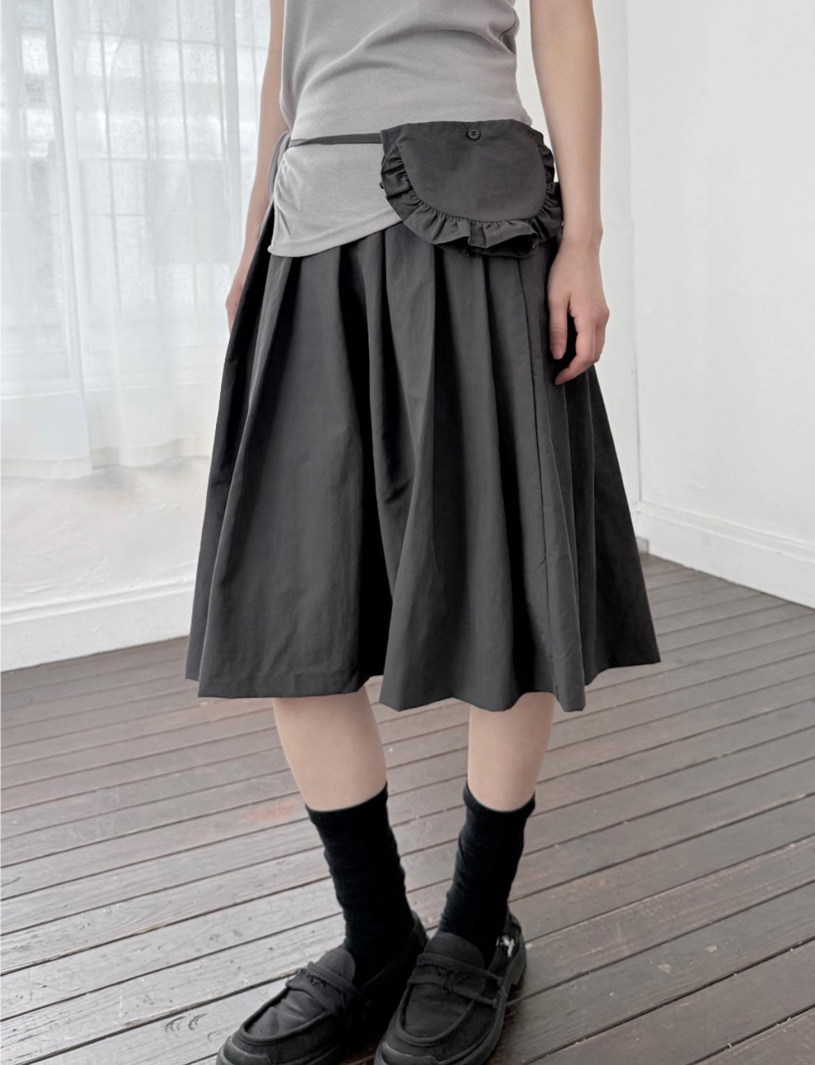 Lazystore🇰🇷尼龍百褶中長裙（送小包）