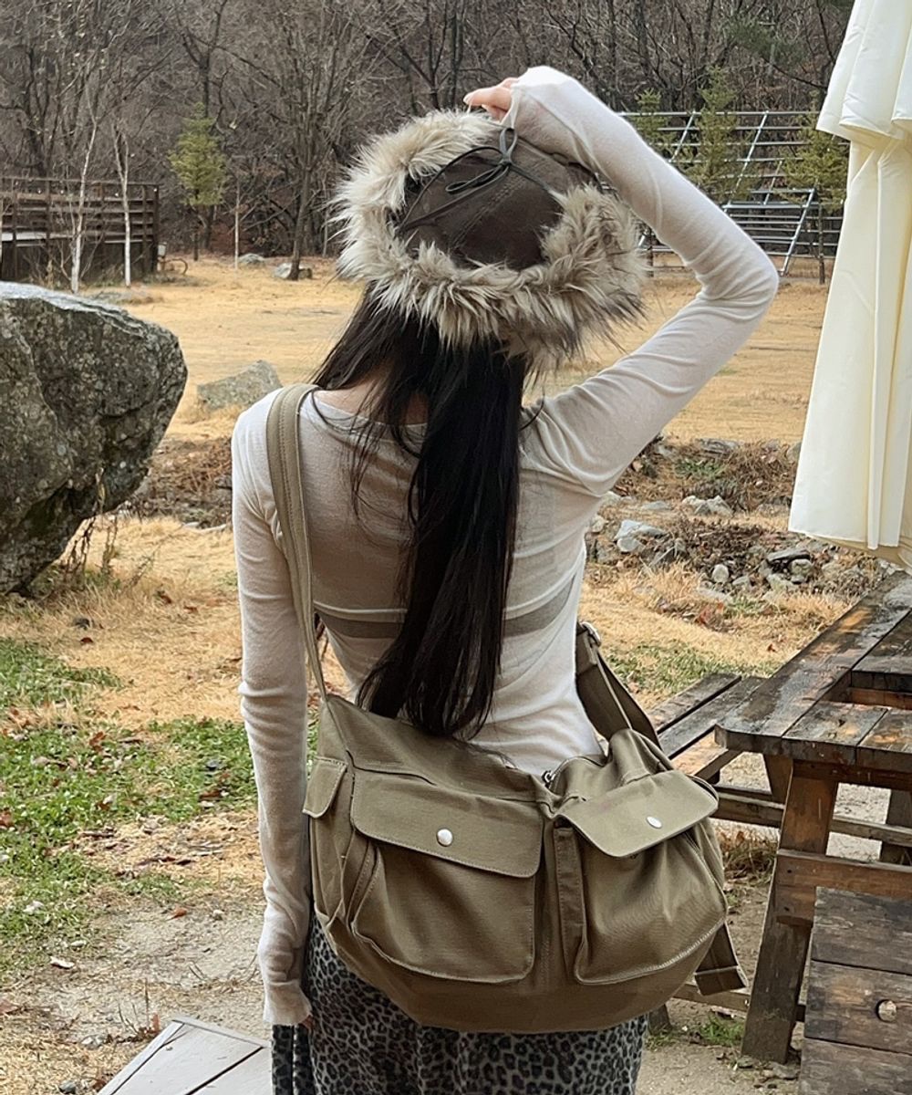 崔然竣同款 Ames worldwide TWO POCKET COTTON DUFFLE BAG