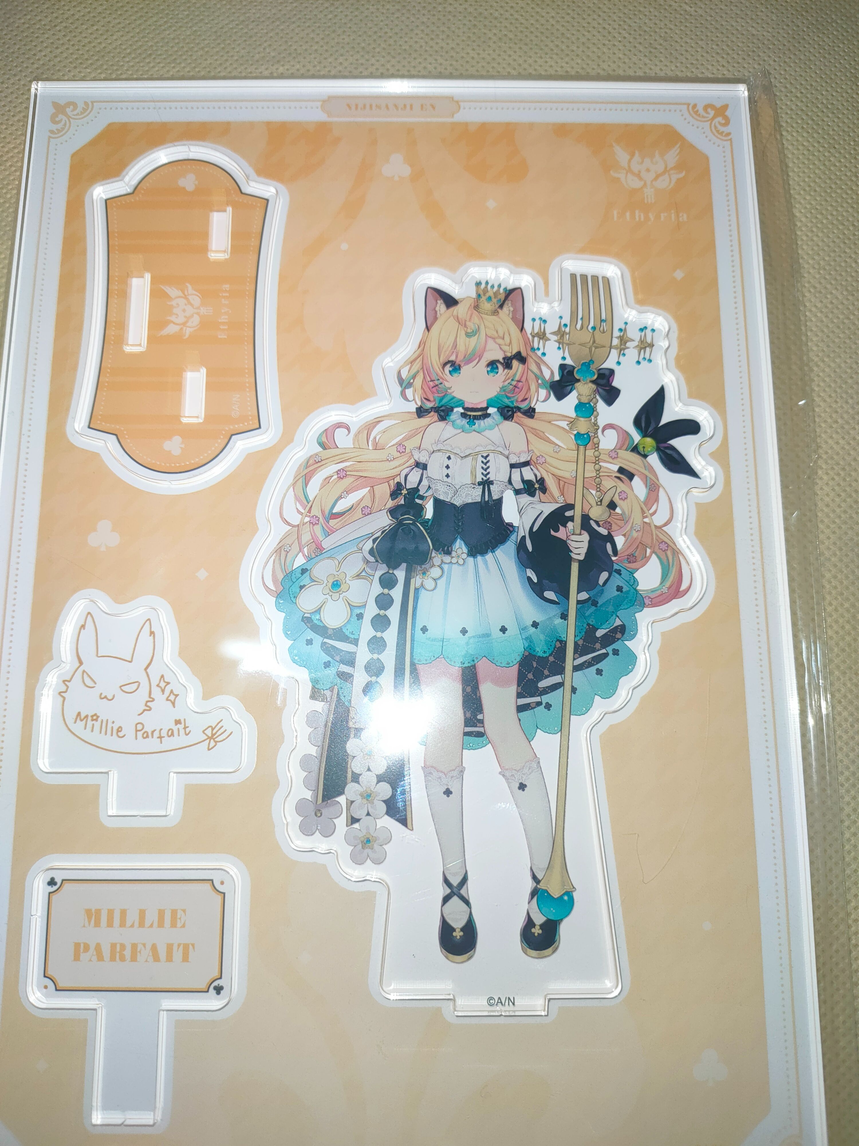 Millie新衣裝立牌 全新未拆