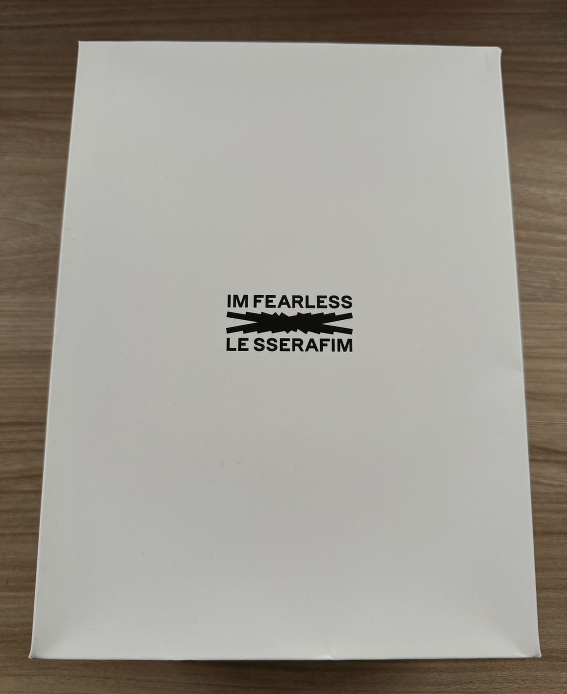 LE SSERAFIM官方卡冊（全新）