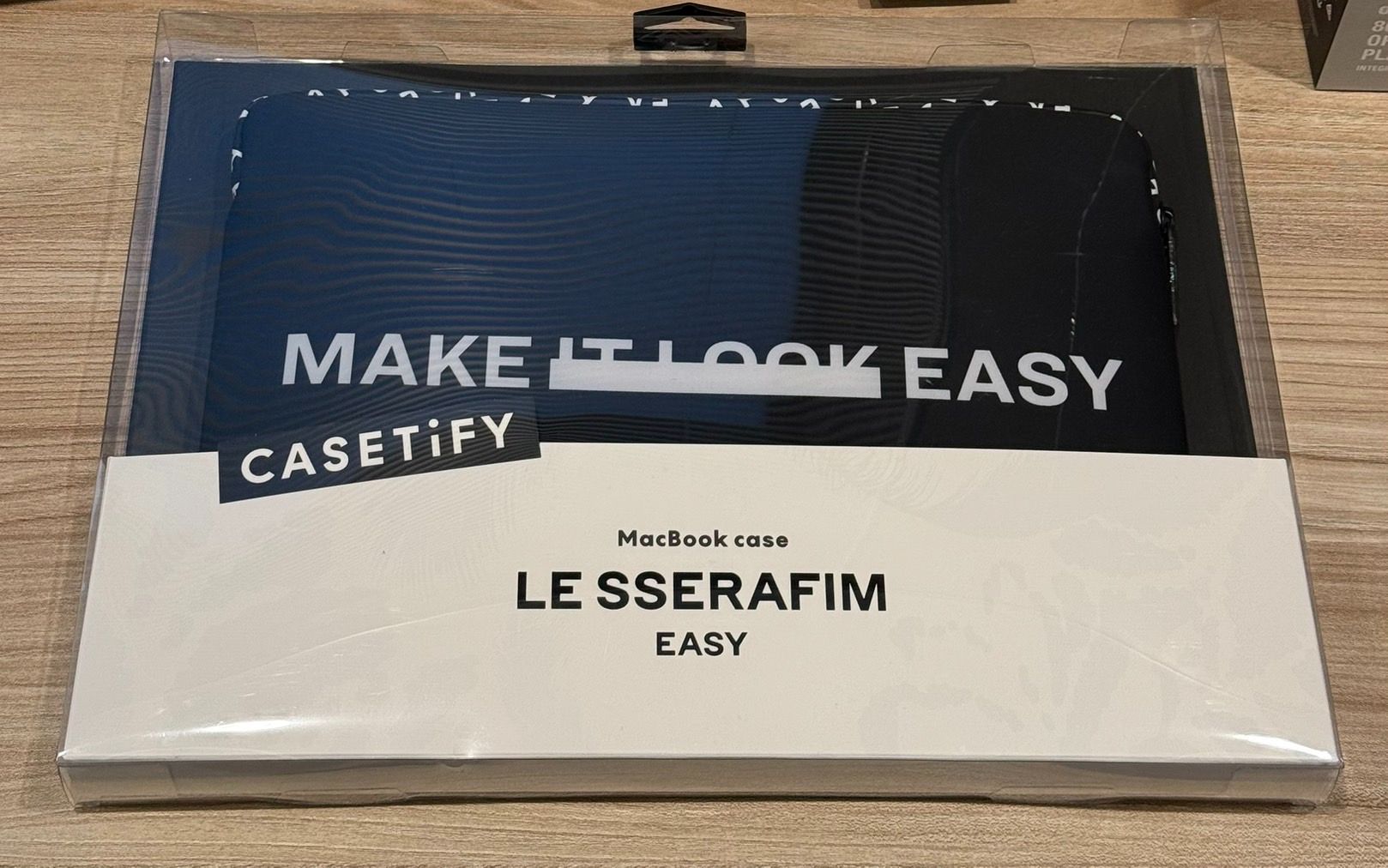 CASETiFY x LE SSERAFIM  筆電保護套