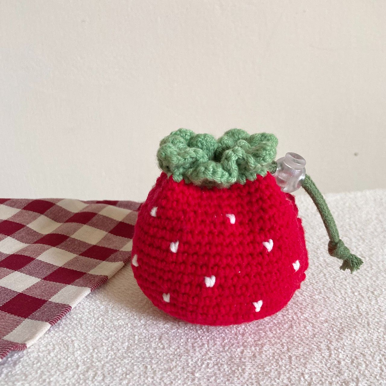 【現貨-針織手作】圓圓草莓束口包 / 化妝包  / 補妝包 / 零錢包 / 抽繩袋 / 鑰匙包