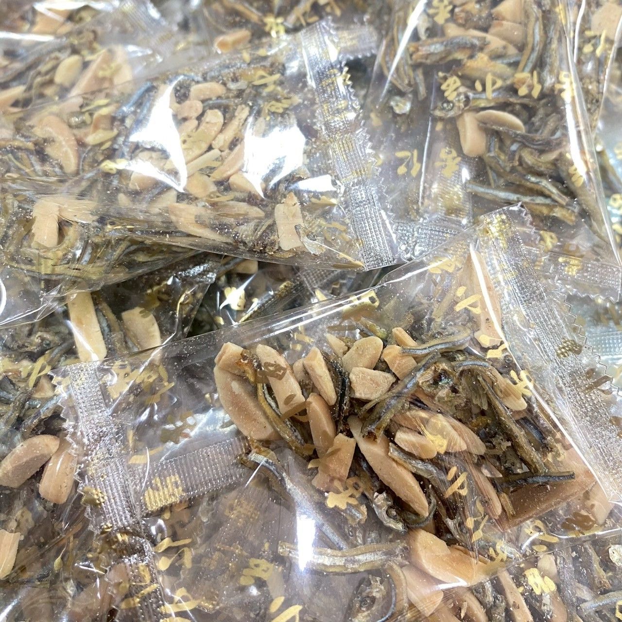杏仁小魚
