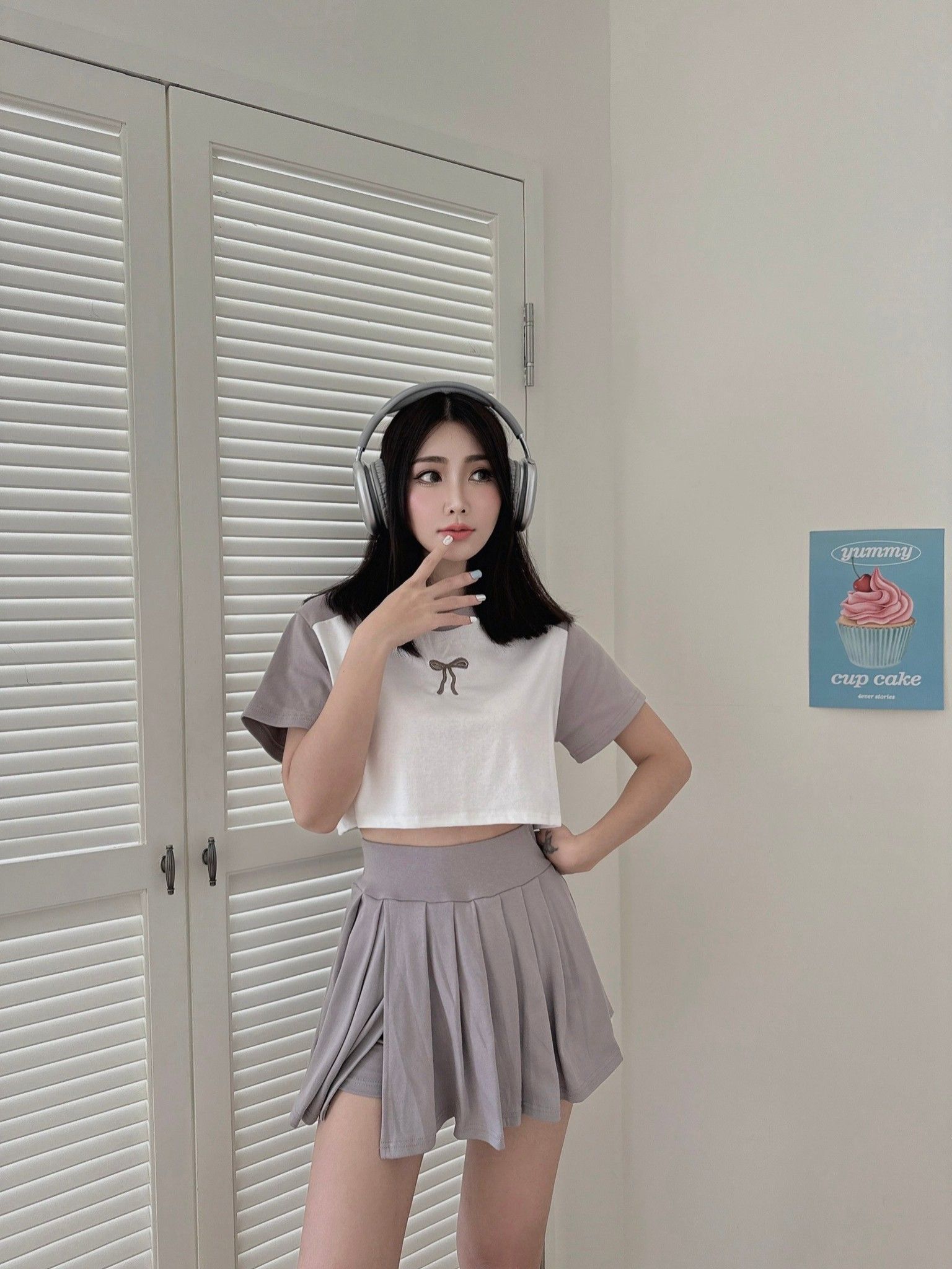 7155（灰）簍空蝴蝶結撞色百折褲裙套裝