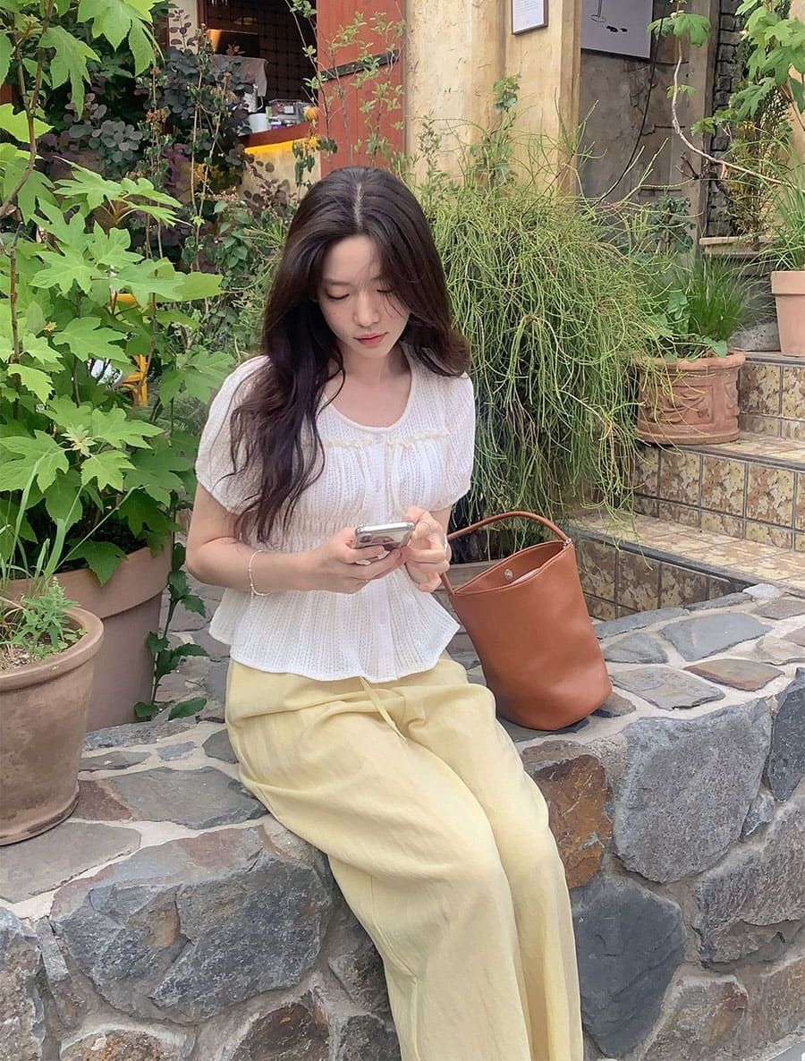 褶皺鏤空雕花上衣 blouse 2色 短袖 襯衫 荷葉邊 泡泡袖