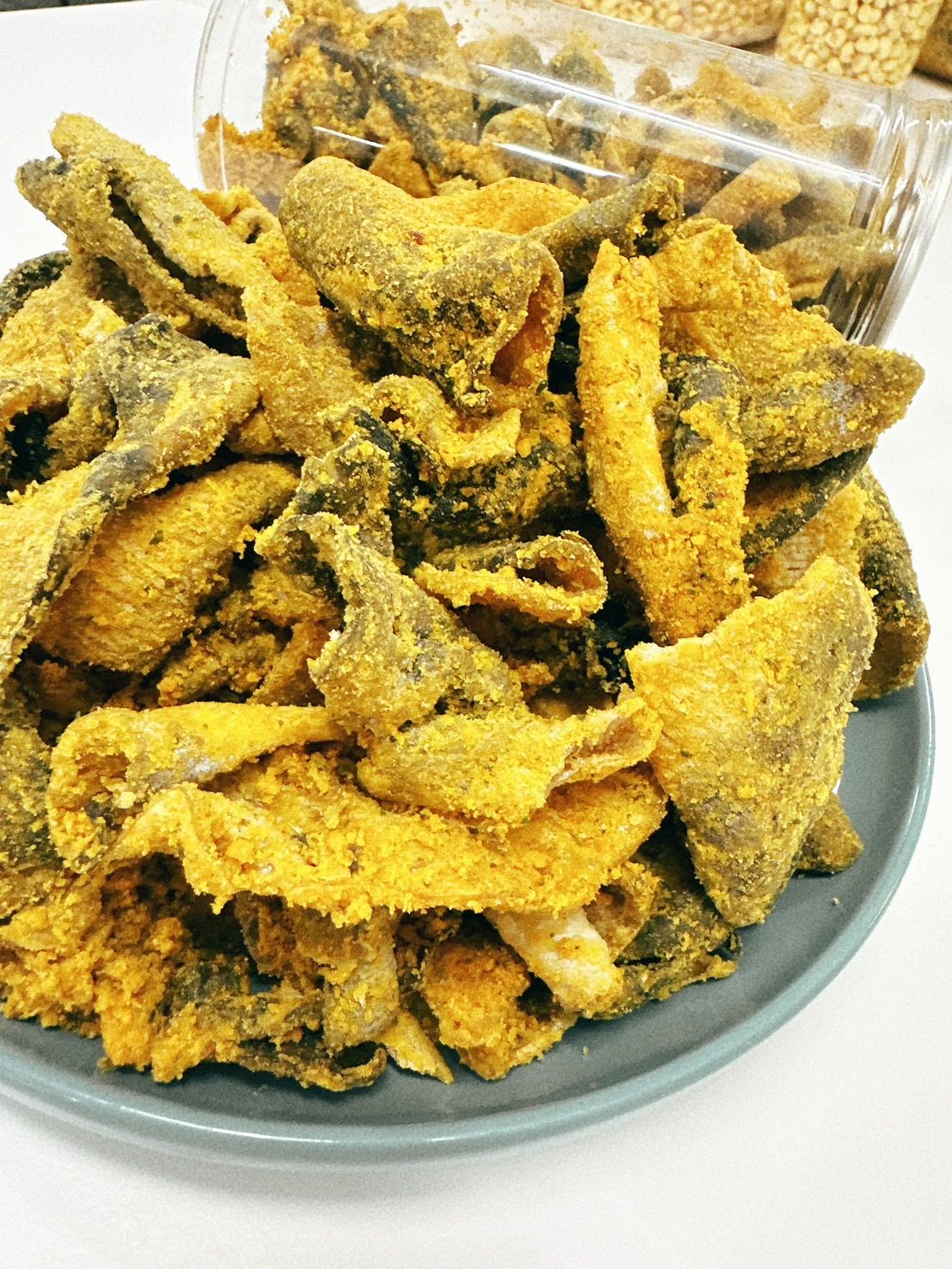 香酥魚皮 Da cá trứng muối