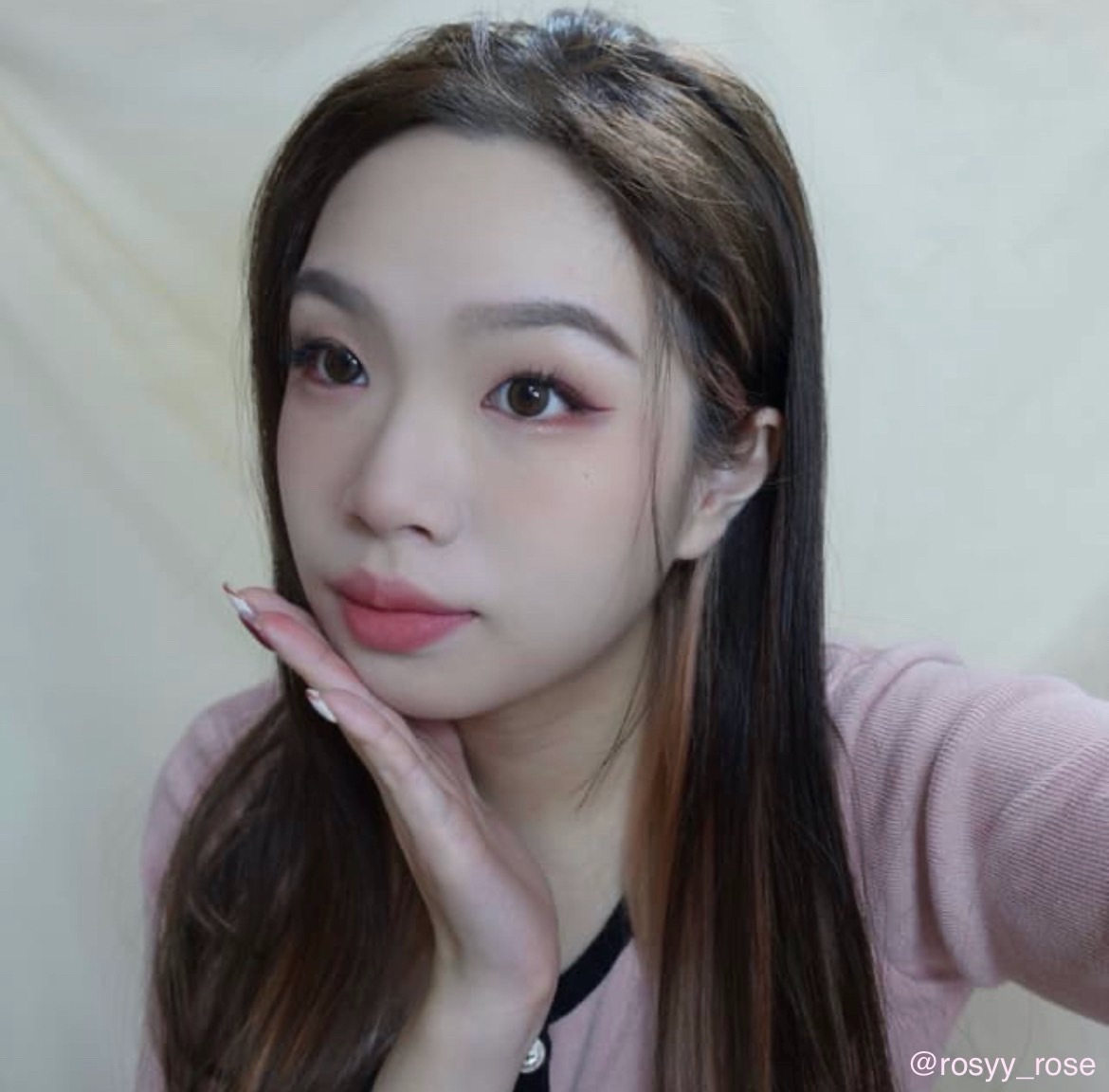 𝐂𝐮𝐭𝐞 𝐠𝐢𝐫𝐥 𝐢𝐧 𝐩𝐫𝐢𝐯𝐚𝐭𝐞 𝐬𝐜𝐡𝐨𝐨𝐥 手工黑梗假睫毛