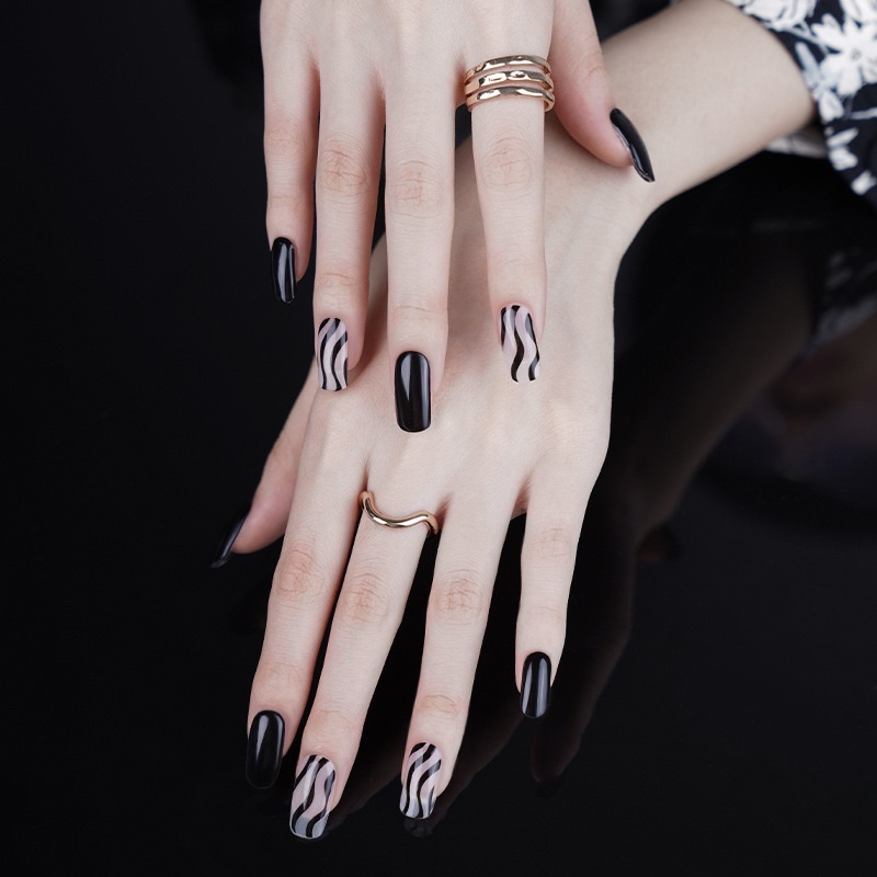 Zebra Print Nails