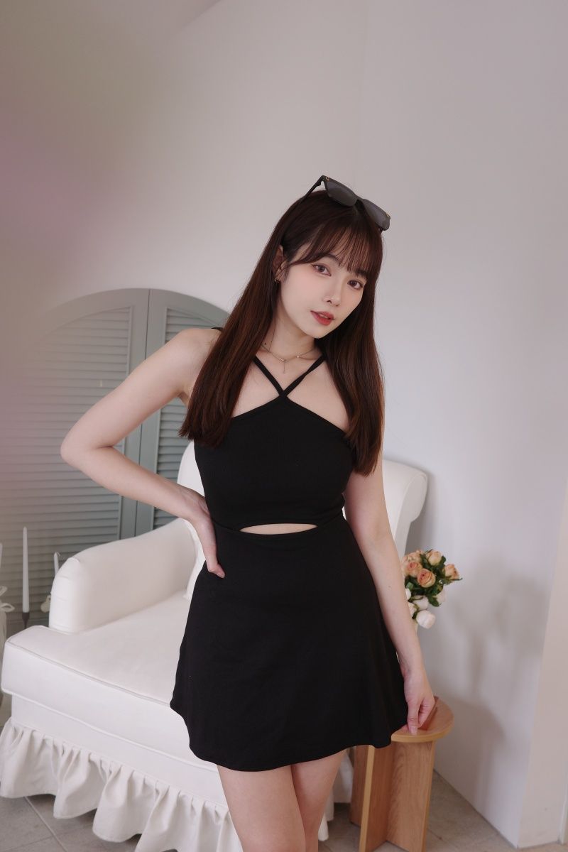 現▴小性感美背短洋