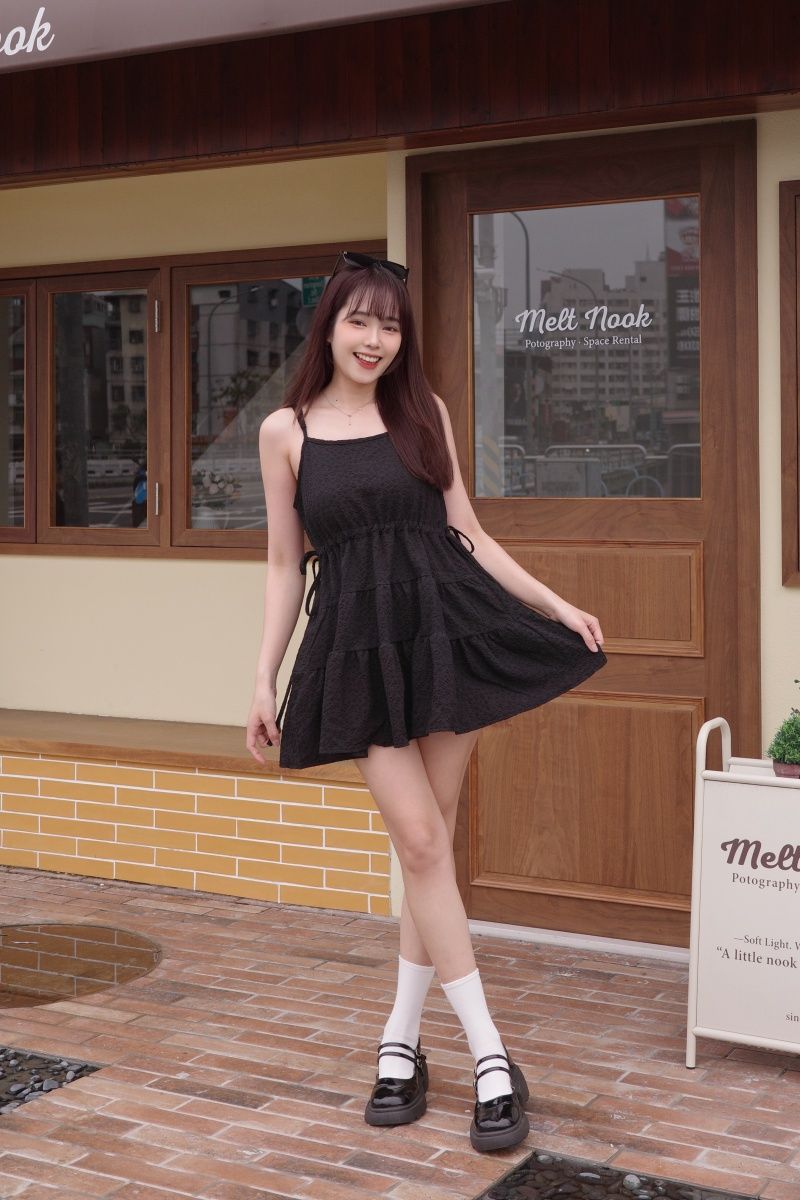 現▴小花浮水印細肩短洋