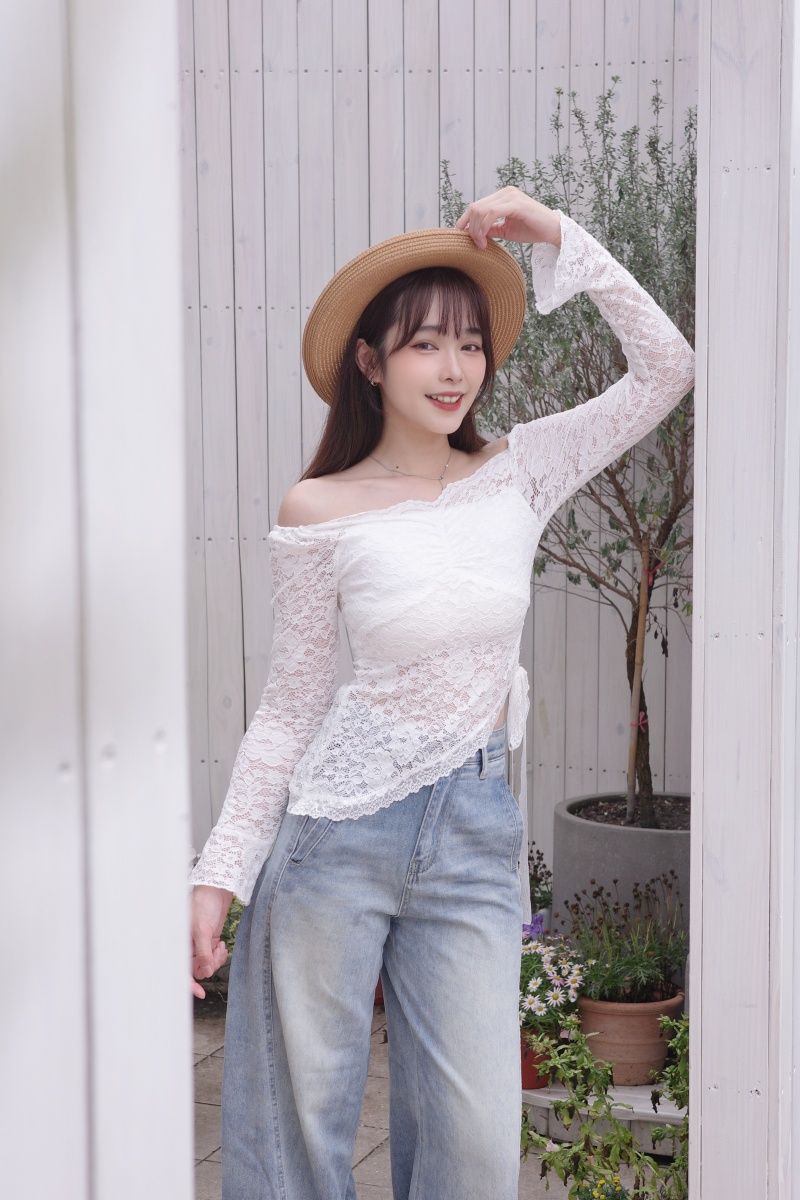 現▴喇叭袖蕾絲罩杯上衣