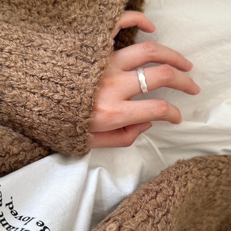 預購🤎𝟗𝟐𝟓純銀拉絲波浪磨砂戒指