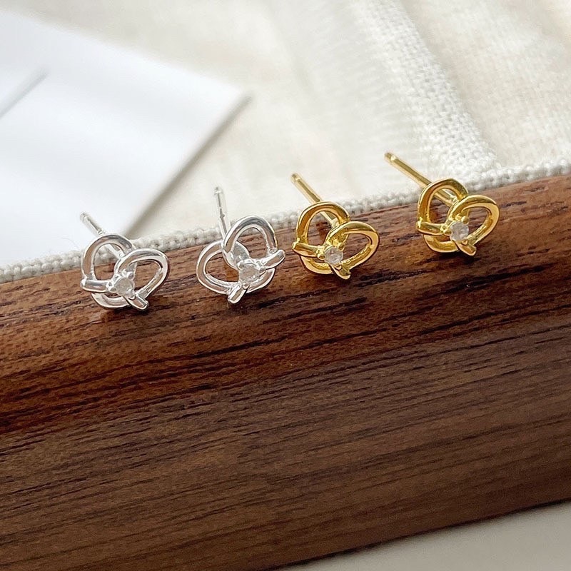 少量現貨🩵𝟗𝟐𝟓純銀愛心線條造型鋯石耳環