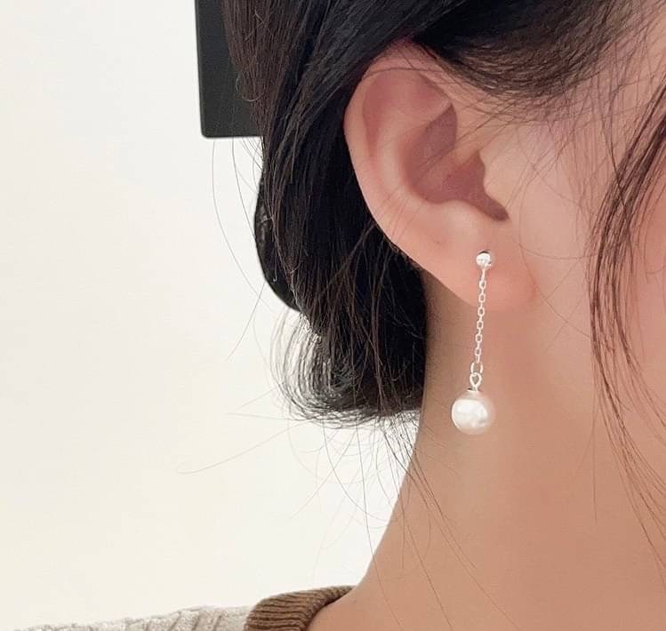 少量現貨🩵𝟗𝟐𝟓純銀 奶油珍珠垂墜鏈條耳環