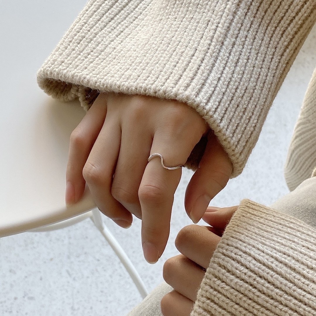 少量現貨🩵𝟗𝟐𝟓純銀 莫比烏斯素圈波浪戒指