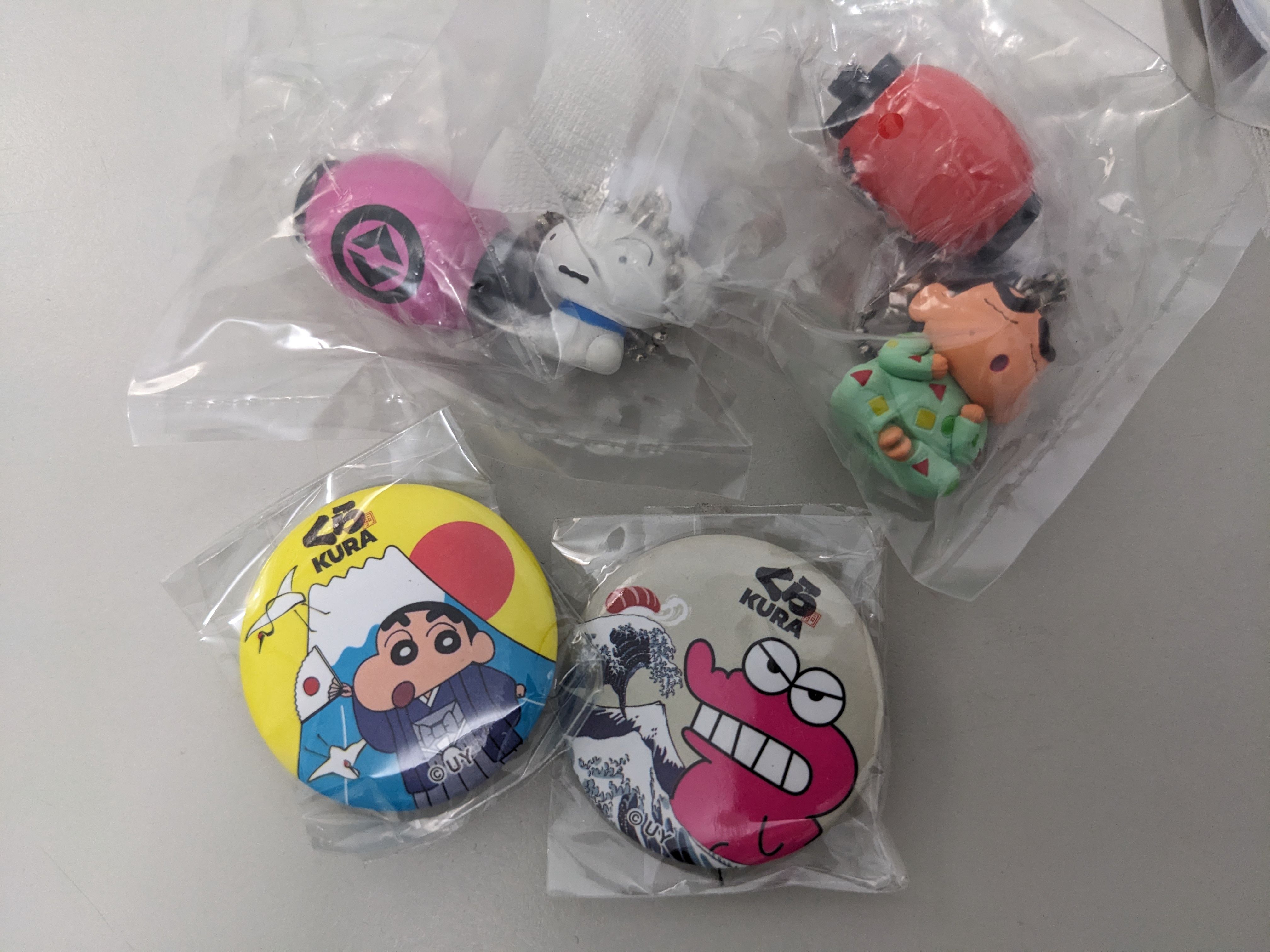 小新+小白+胸章