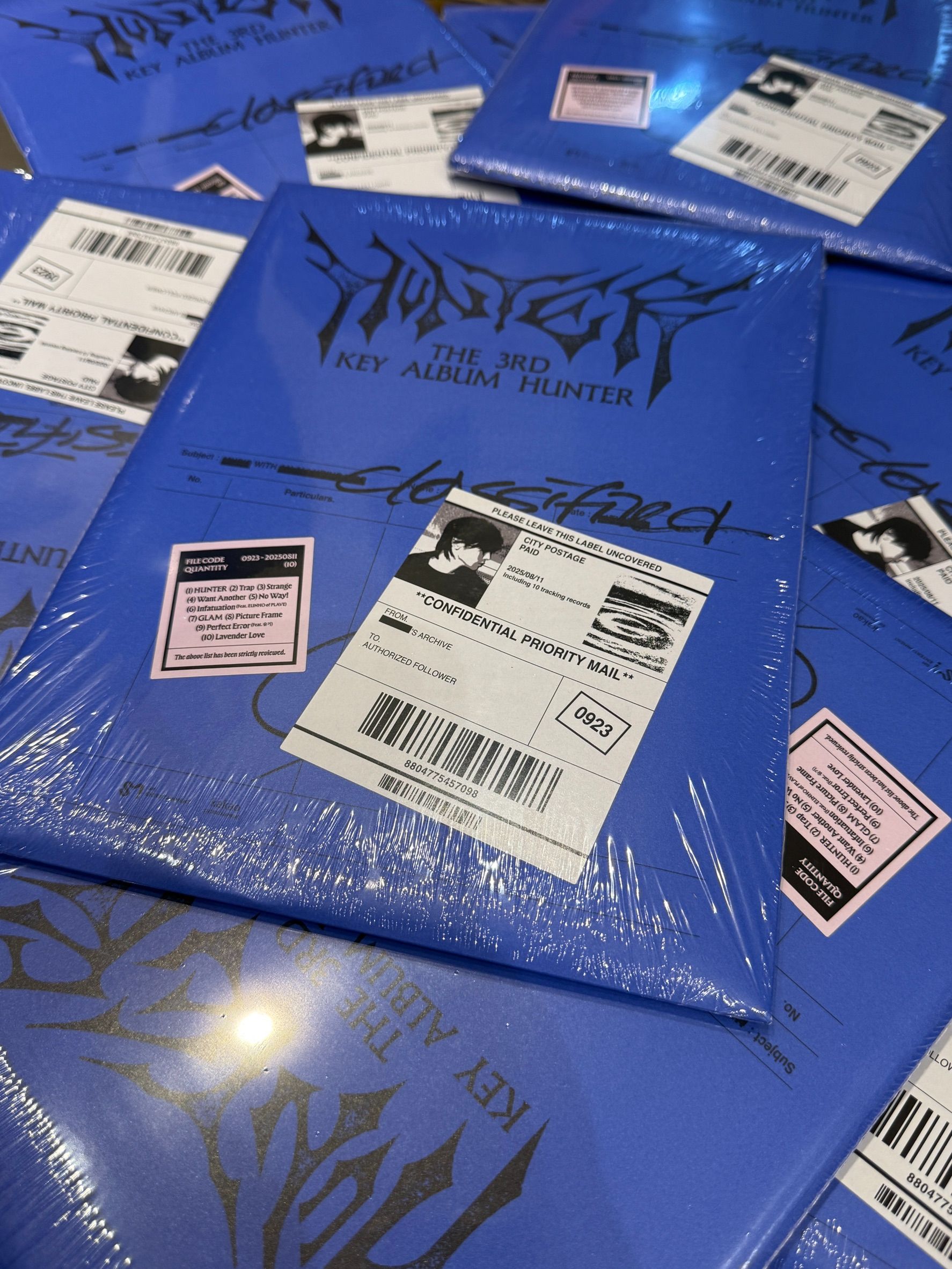 Hunter專輯贈送：每下單一項商品即可0元加購，每單至多2本