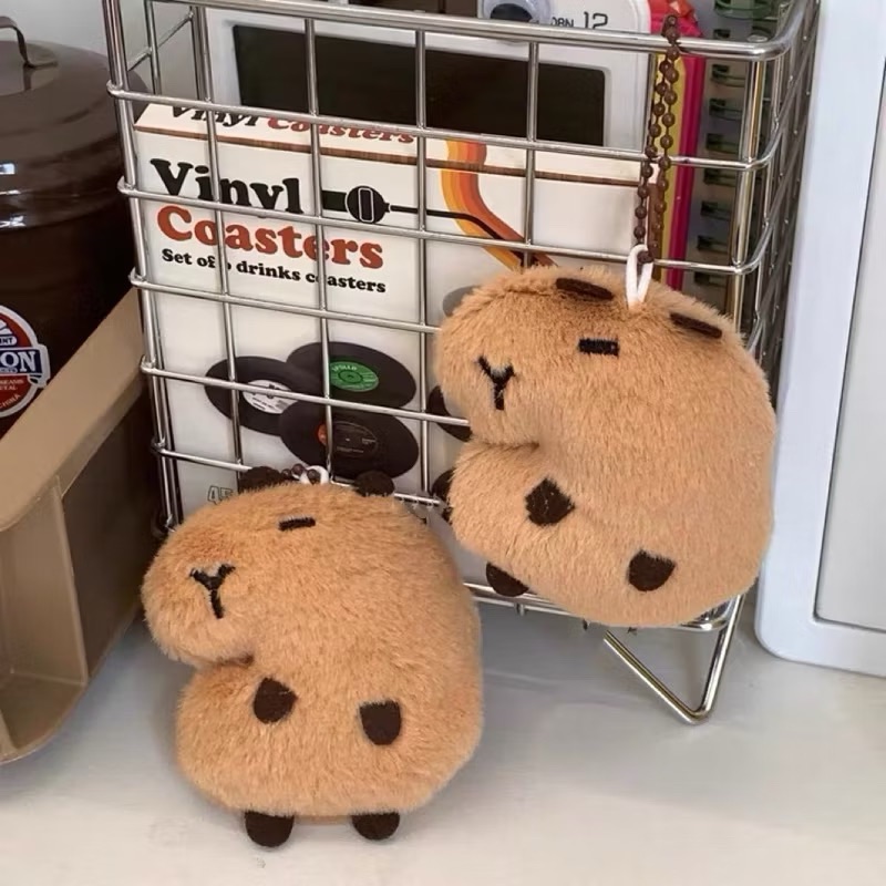 可愛水豚君吱吱叫吊飾 毛茸茸卡皮巴拉背包掛件 毛絨水豚珠鏈鑰匙圈