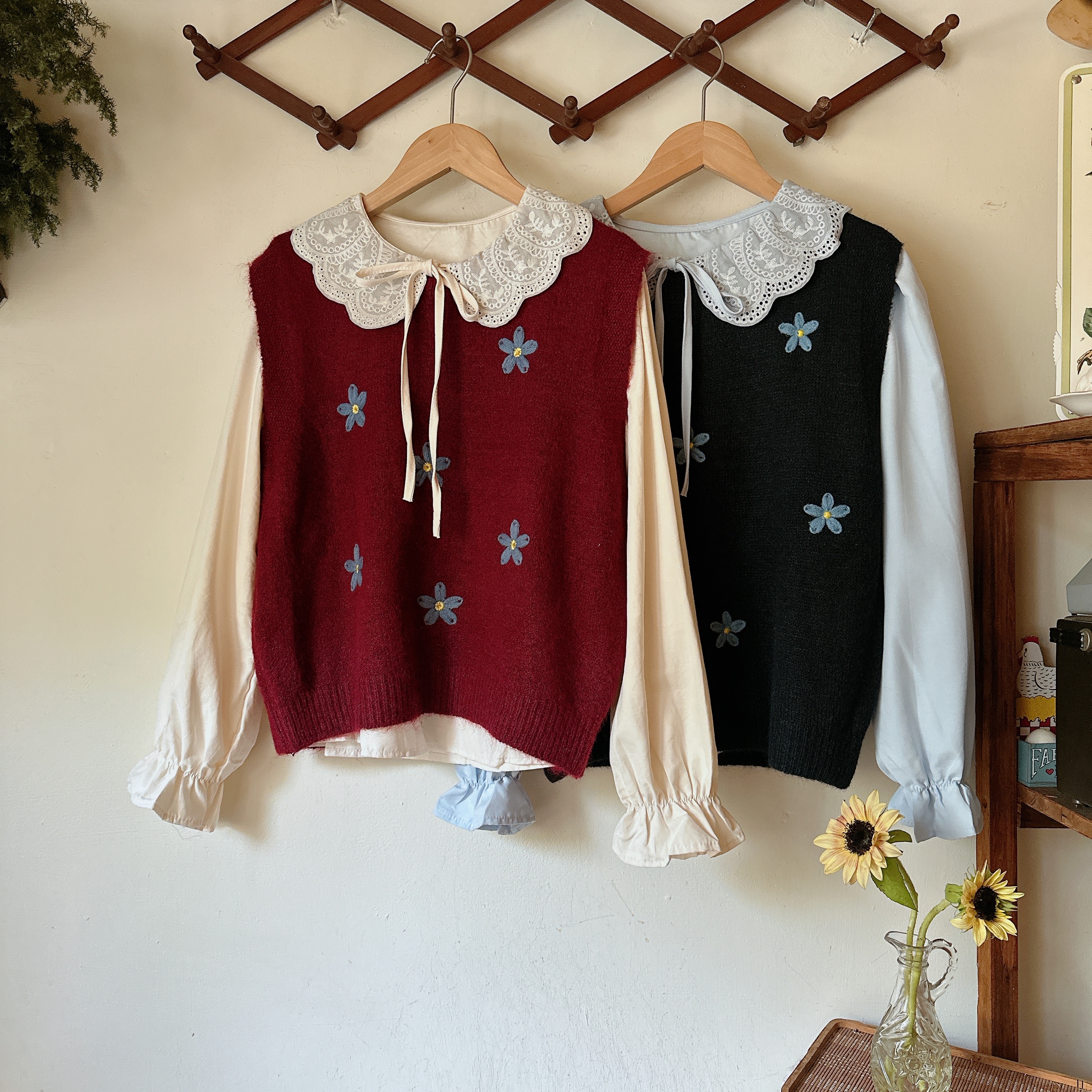 可愛小花套裝毛衣背心+蜜桃絨襯衫