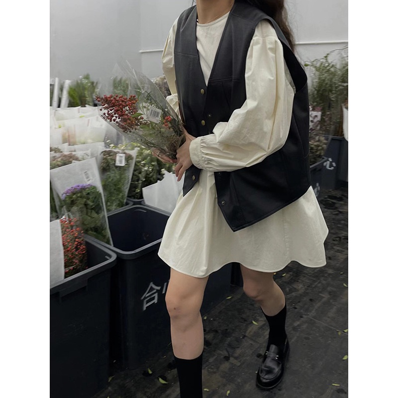 The Warm House✿春夏新品♡本期必買‼️日系圓領可愛小洋裝+金釦皮背心🖤