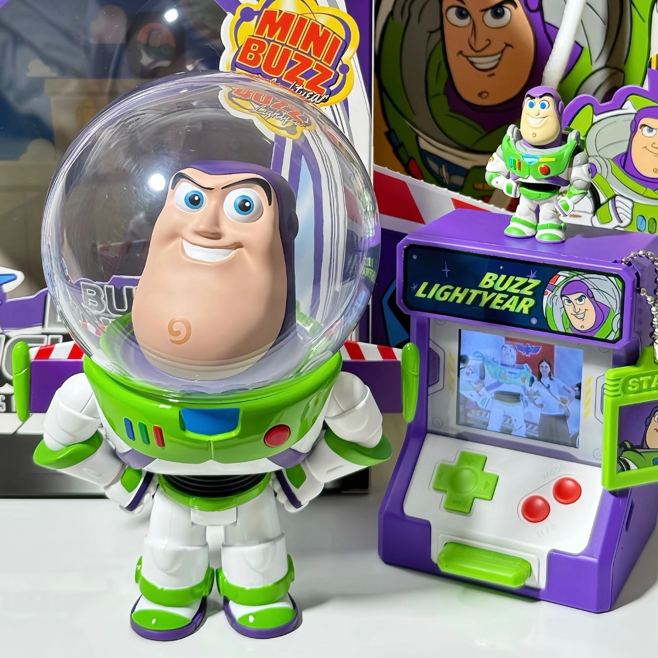 正版發售｜泡泡頭巴斯擺件燈