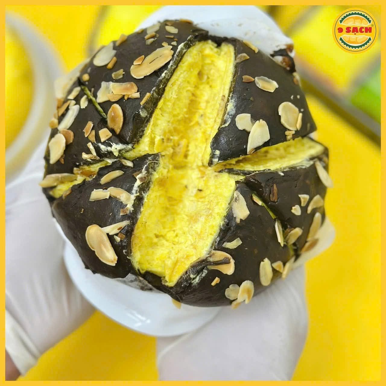 巧克力杏仁榴蓮蛋糕（ sầu socola hạnh nhân）