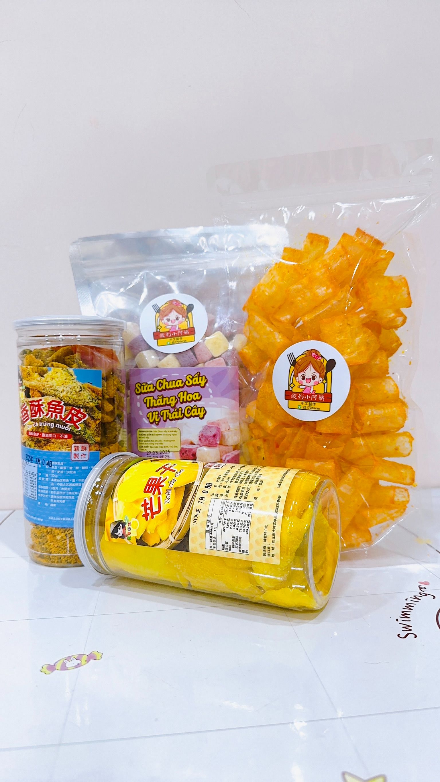 1罐原味芒果+1罐魚皮+1包酸奶方塊+1包起司米紙（1xoài T.1 cá.1 chua sấy.1pho mai