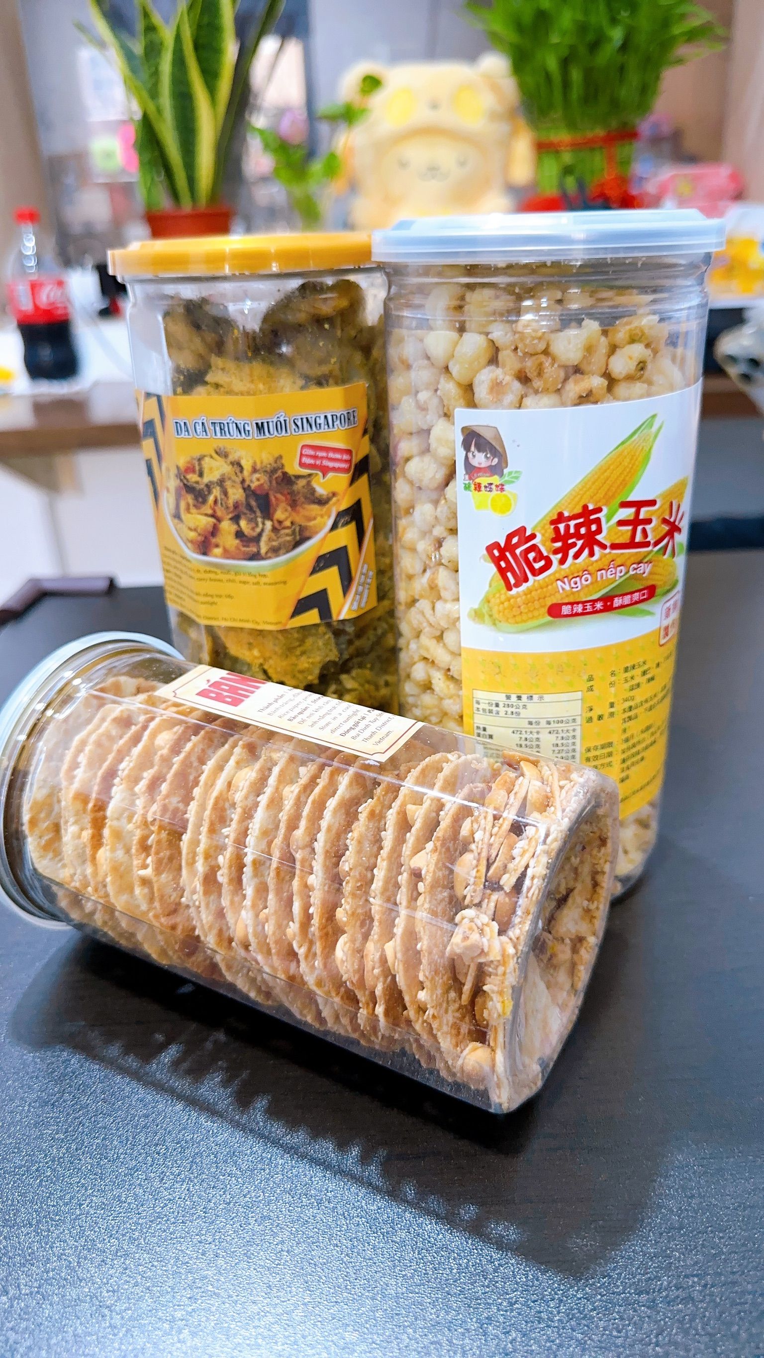 1罐香酥魚皮+1罐脆辣玉米+1 罐花生米餅（ 1 da cá .1 ngô.1bánh tráng lạc vừng ）