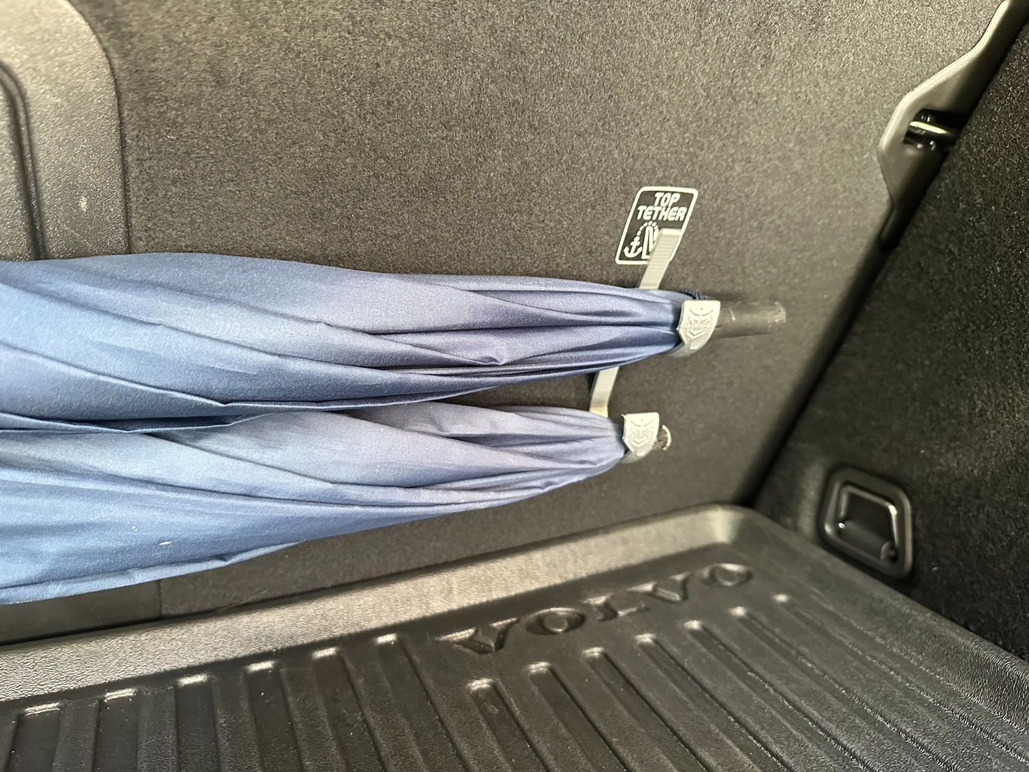 【Jacob】VOLVO 全車系 椅背掛勾 傘架 雨傘掛勾 雙掛勾 後車箱 後備箱