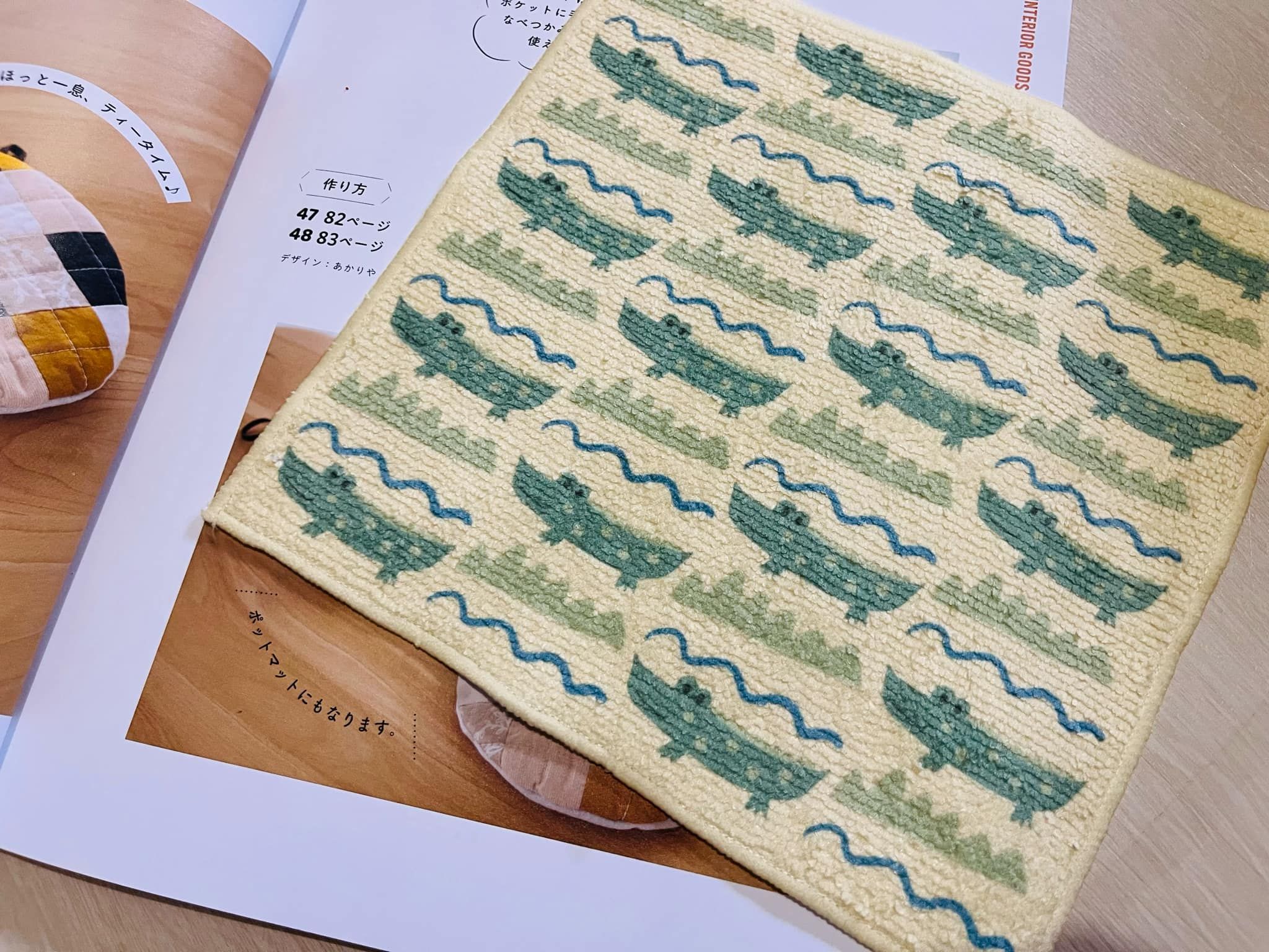 預購 繪風小方巾-自由動物系列-爬爬小鱷魚