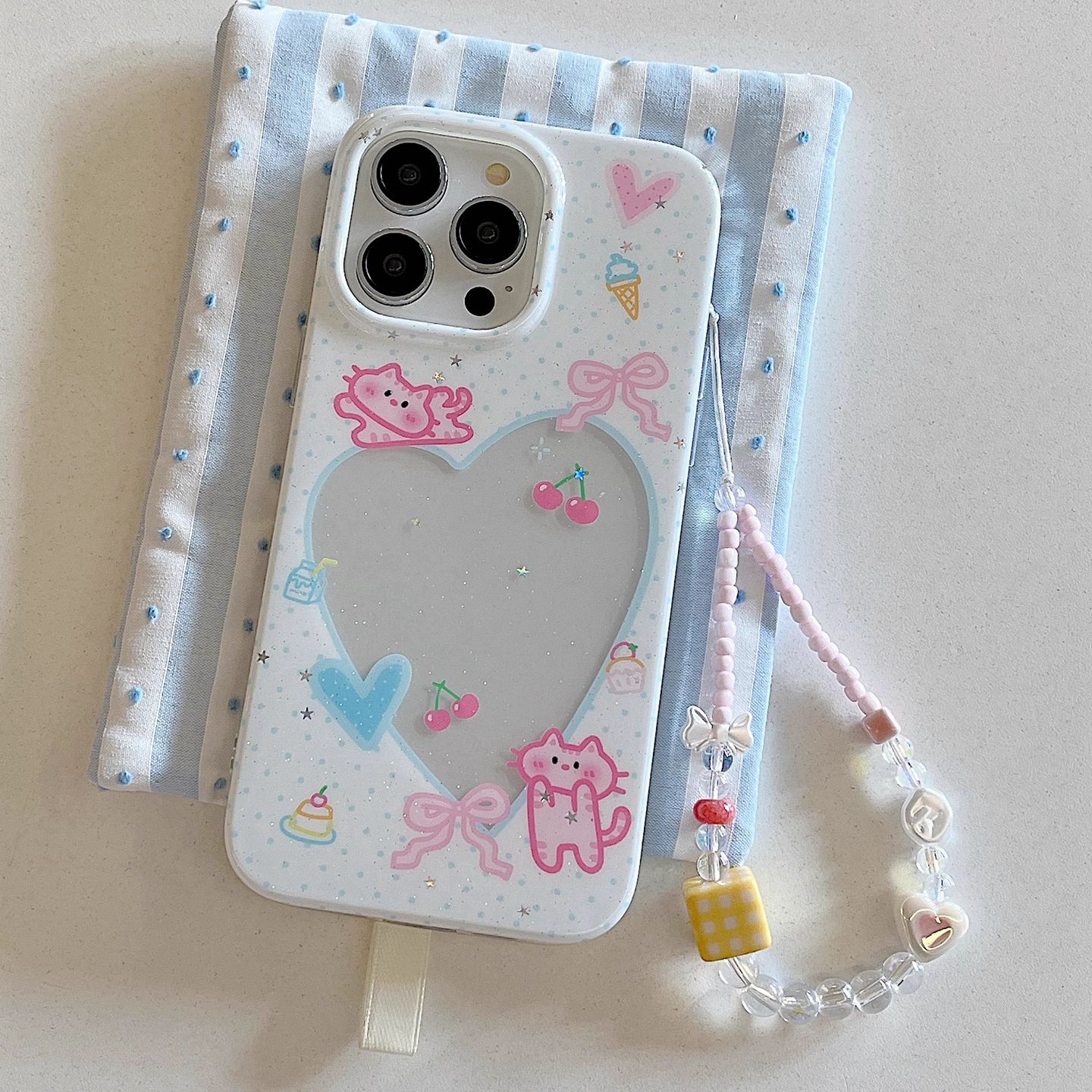 11 p.m.| ins可愛 塗鴉手繪 鏤空愛心 貓咪蝴蝶結插圖 珠珠掛繩 iPhone手機殼（13-16）