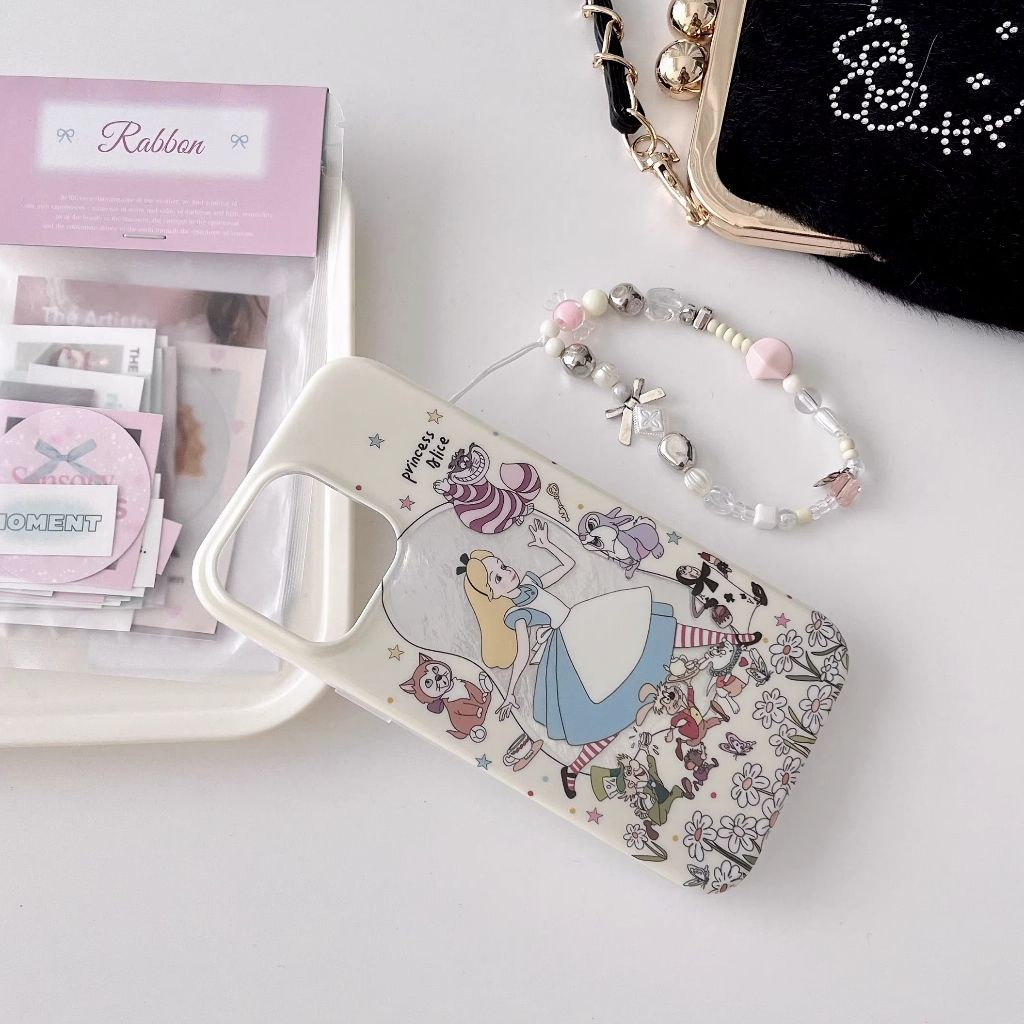 11 p.m.| 質感卡通童話公主 愛麗絲 仙境插圖珠珠鍊條iPhone手機殼（13-16）